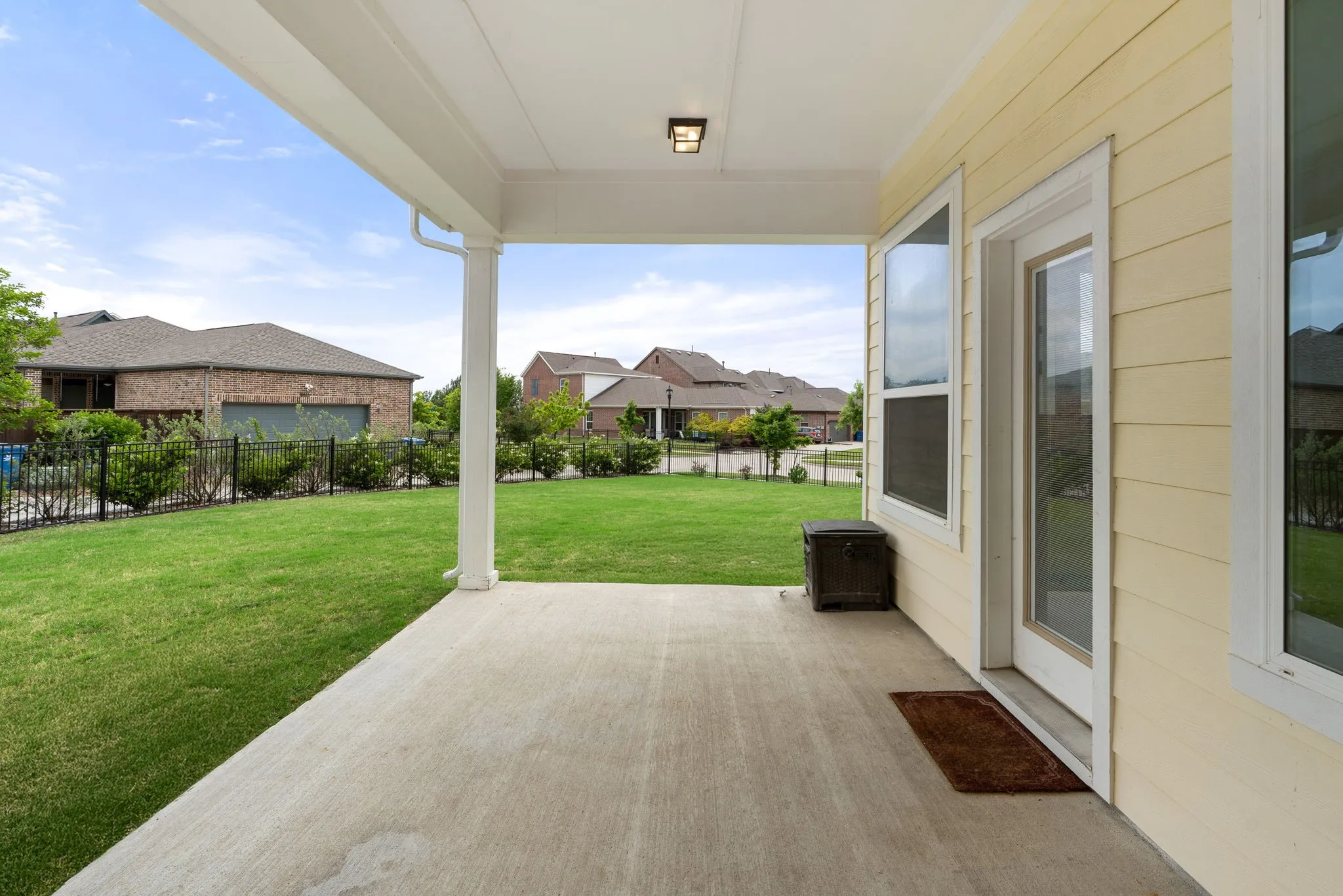 Single Family Residence For Sale in Dallas County , 8900 Homestead Boulevard, Rowlett, Texas 75089, 4 Bedroom, 2 Bathroom, 2 Garage spaces, 1,779 Sqft, built in 2017, mls#21392325, Real Estate Agent in Rowlett, Homes For Sale in Dallas county, Homes For Sale in Rowlett, Realtor in Rowlett Texas, Real Estate Brokerage Independent Realty Texas, Luminita Cordes Realtor