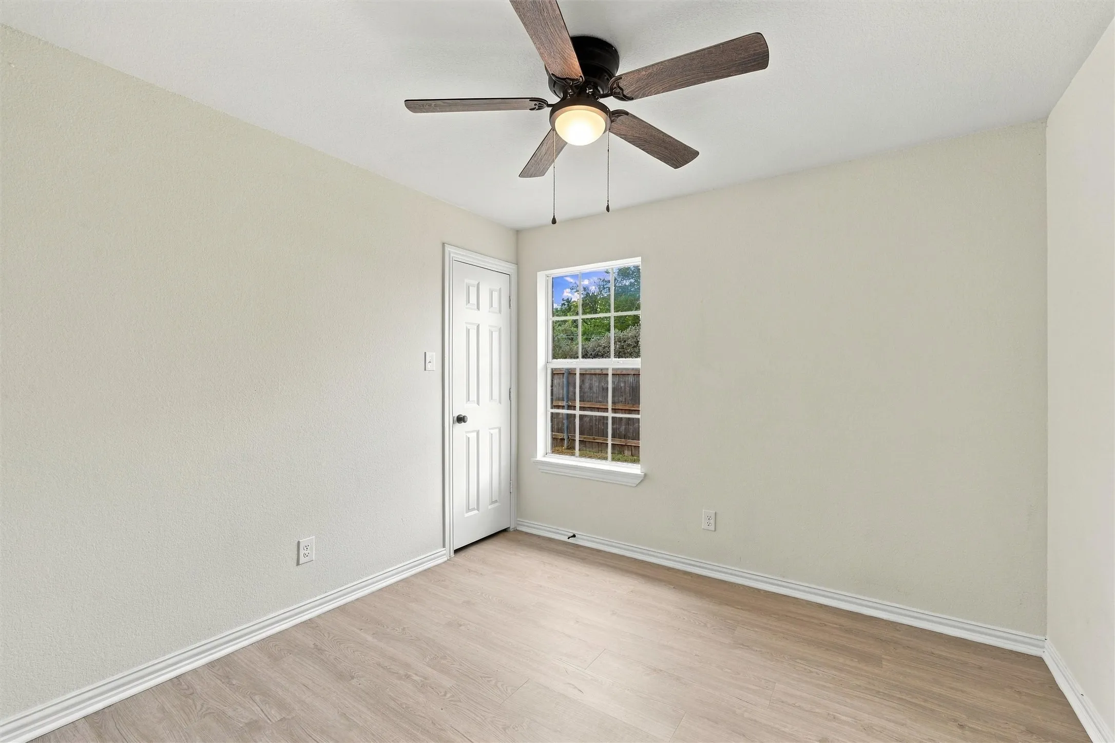 Single Family Residence For Sale in Mc Lennan County , 522 Lottie Street, Waco, Texas 76704, 3 Bedroom, 2 Bathroom, Garage spaces, 1,202 Sqft, built in 2013, mls#21391872, Real Estate Agent in Waco, Homes For Sale in Mc Lennan county, Homes For Sale in Waco, Realtor in Waco Texas, Real Estate Brokerage Independent Realty Texas, Luminita Cordes Realtor
