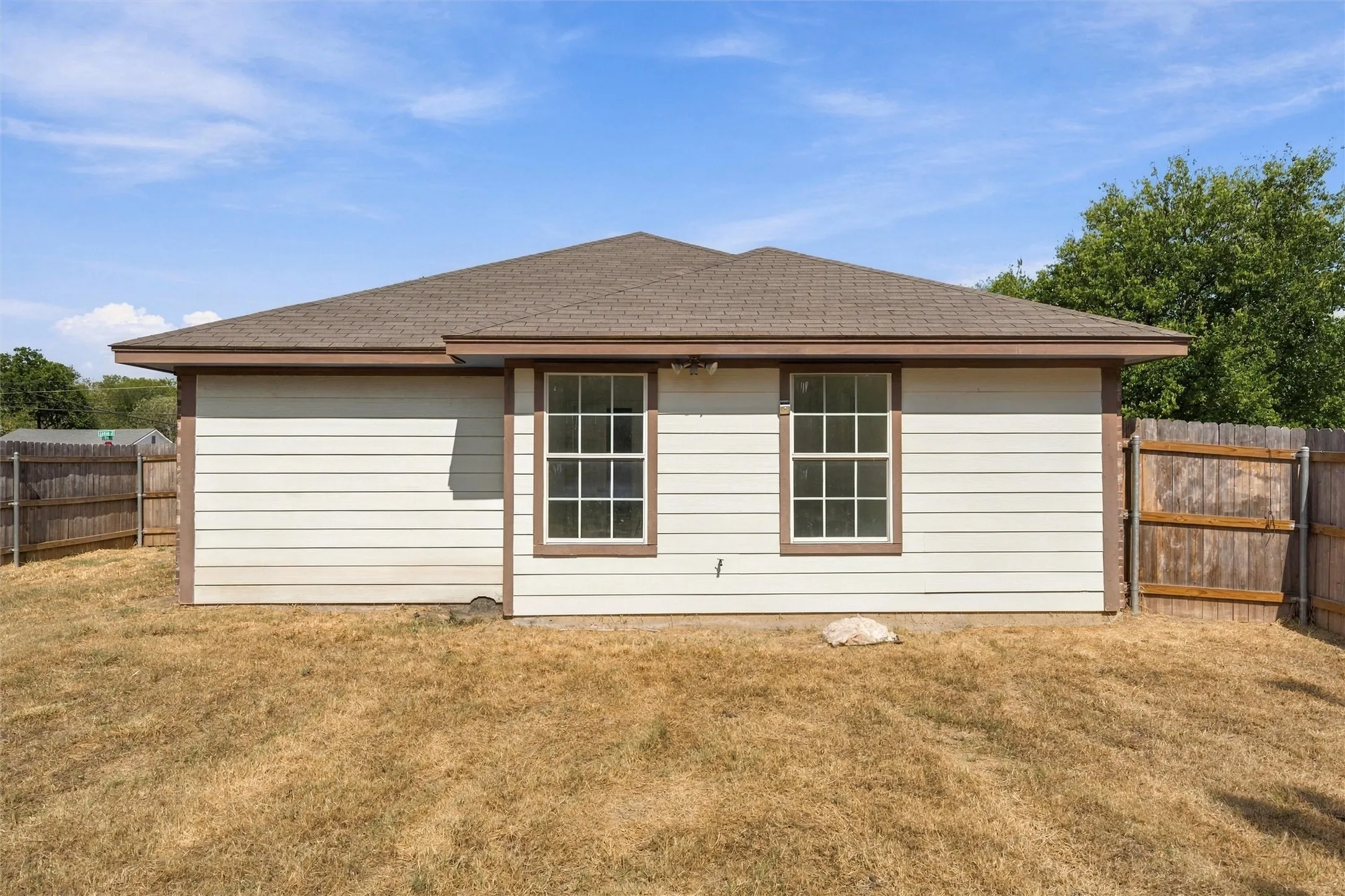 Single Family Residence For Sale in Mc Lennan County , 522 Lottie Street, Waco, Texas 76704, 3 Bedroom, 2 Bathroom, Garage spaces, 1,202 Sqft, built in 2013, mls#21391872, Real Estate Agent in Waco, Homes For Sale in Mc Lennan county, Homes For Sale in Waco, Realtor in Waco Texas, Real Estate Brokerage Independent Realty Texas, Luminita Cordes Realtor