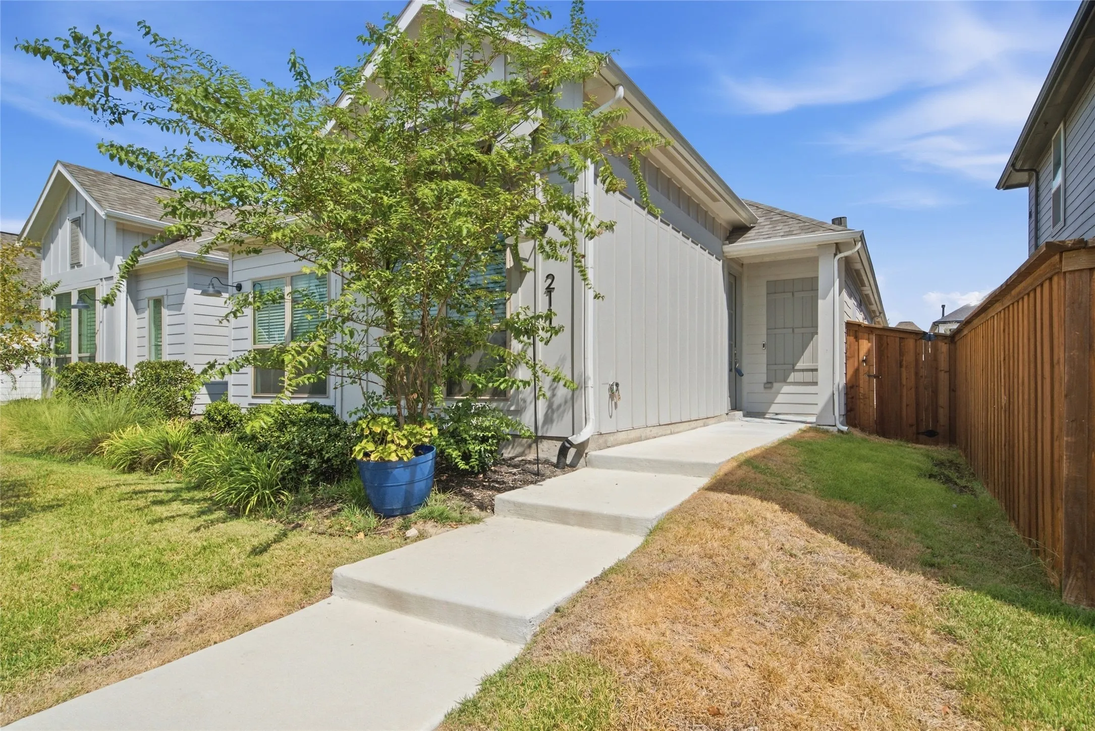 Townhouse For Sale in Parker County , 2117 Winding Creek Circle, Fort Worth, Texas 76008, 3 Bedroom, 2 Bathroom, 2 Garage spaces, 1,712 Sqft, built in 2023, mls#21392068, Real Estate Agent in Fort Worth, Homes For Sale in Parker county, Homes For Sale in Fort Worth, Realtor in Fort Worth Texas, Real Estate Brokerage Independent Realty Texas, Luminita Cordes Realtor
