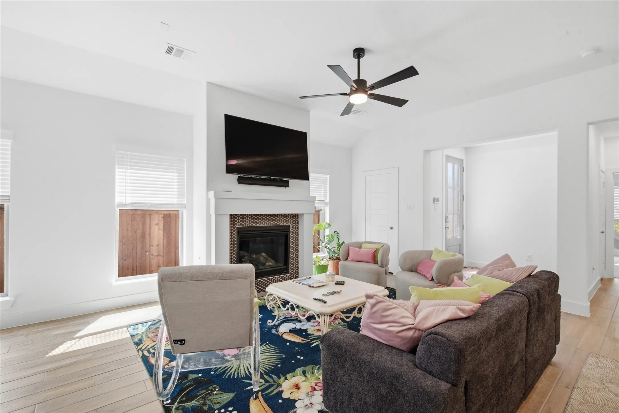 Townhouse For Sale in Parker County , 2117 Winding Creek Circle, Fort Worth, Texas 76008, 3 Bedroom, 2 Bathroom, 2 Garage spaces, 1,712 Sqft, built in 2023, mls#21392068, Real Estate Agent in Fort Worth, Homes For Sale in Parker county, Homes For Sale in Fort Worth, Realtor in Fort Worth Texas, Real Estate Brokerage Independent Realty Texas, Luminita Cordes Realtor