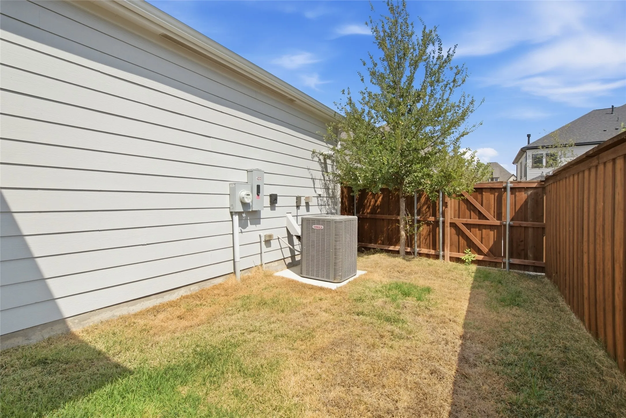 Townhouse For Sale in Parker County , 2117 Winding Creek Circle, Fort Worth, Texas 76008, 3 Bedroom, 2 Bathroom, 2 Garage spaces, 1,712 Sqft, built in 2023, mls#21392068, Real Estate Agent in Fort Worth, Homes For Sale in Parker county, Homes For Sale in Fort Worth, Realtor in Fort Worth Texas, Real Estate Brokerage Independent Realty Texas, Luminita Cordes Realtor