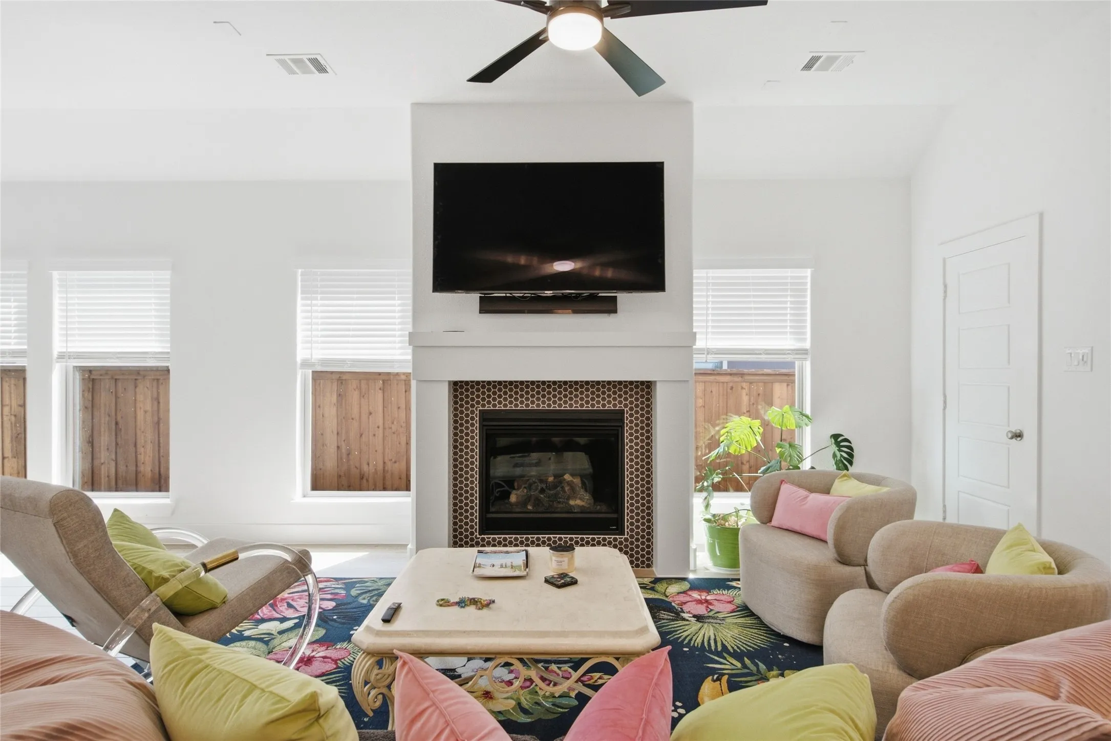 Townhouse For Sale in Parker County , 2117 Winding Creek Circle, Fort Worth, Texas 76008, 3 Bedroom, 2 Bathroom, 2 Garage spaces, 1,712 Sqft, built in 2023, mls#21392068, Real Estate Agent in Fort Worth, Homes For Sale in Parker county, Homes For Sale in Fort Worth, Realtor in Fort Worth Texas, Real Estate Brokerage Independent Realty Texas, Luminita Cordes Realtor