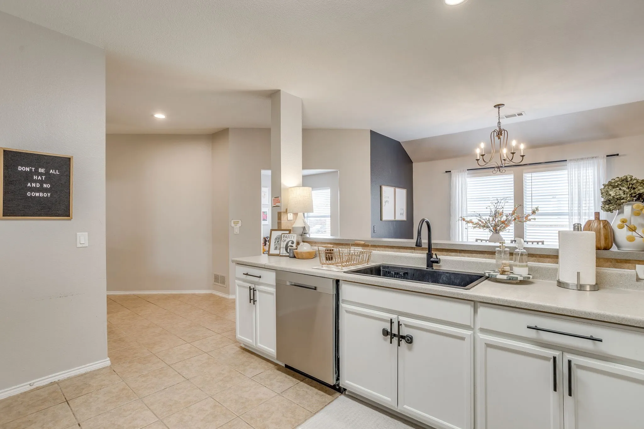 Single Family Residence For Sale in Ellis County , 212 Bison Meadow Drive, Waxahachie, Texas 75165, 3 Bedroom, 2 Bathroom, 2 Garage spaces, 1,753 Sqft, built in 2006, mls#21391454, Real Estate Agent in Waxahachie, Homes For Sale in Ellis county, Homes For Sale in Waxahachie, Realtor in Waxahachie Texas, Real Estate Brokerage Independent Realty Texas, Luminita Cordes Realtor