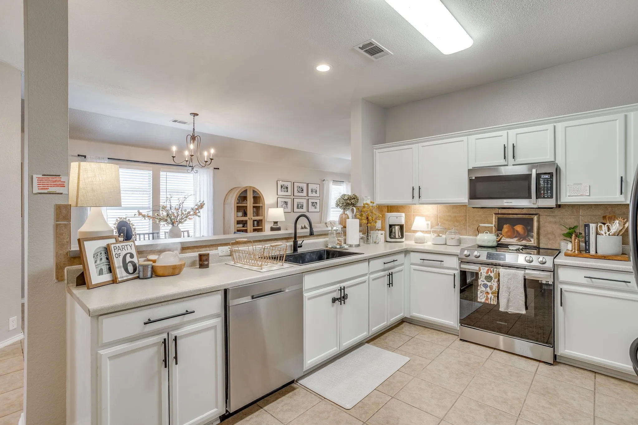 Single Family Residence For Sale in Ellis County , 212 Bison Meadow Drive, Waxahachie, Texas 75165, 3 Bedroom, 2 Bathroom, 2 Garage spaces, 1,753 Sqft, built in 2006, mls#21391454, Real Estate Agent in Waxahachie, Homes For Sale in Ellis county, Homes For Sale in Waxahachie, Realtor in Waxahachie Texas, Real Estate Brokerage Independent Realty Texas, Luminita Cordes Realtor