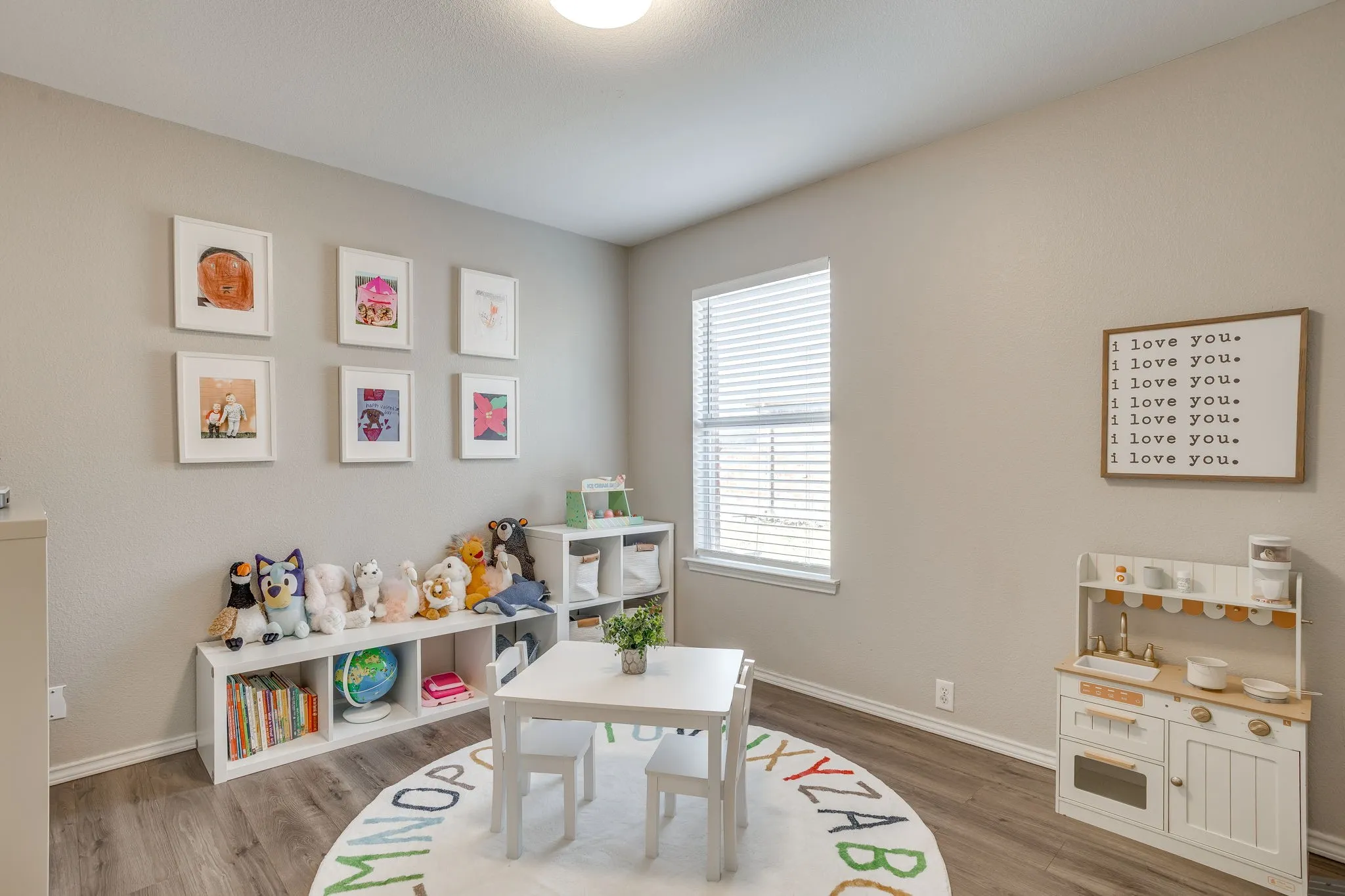 Single Family Residence For Sale in Ellis County , 212 Bison Meadow Drive, Waxahachie, Texas 75165, 3 Bedroom, 2 Bathroom, 2 Garage spaces, 1,753 Sqft, built in 2006, mls#21391454, Real Estate Agent in Waxahachie, Homes For Sale in Ellis county, Homes For Sale in Waxahachie, Realtor in Waxahachie Texas, Real Estate Brokerage Independent Realty Texas, Luminita Cordes Realtor