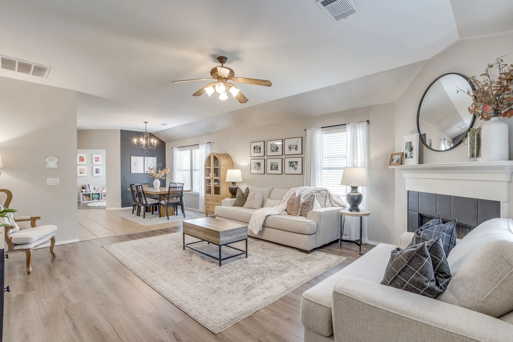 Single Family Residence For Sale in Ellis County , 212 Bison Meadow Drive, Waxahachie, Texas 75165, 3 Bedroom, 2 Bathroom, 2 Garage spaces, 1,753 Sqft, built in 2006, mls#21391454, Real Estate Agent in Waxahachie, Homes For Sale in Ellis county, Homes For Sale in Waxahachie, Realtor in Waxahachie Texas, Real Estate Brokerage Independent Realty Texas, Luminita Cordes Realtor