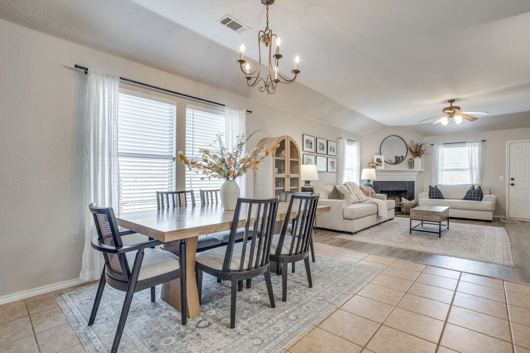 Single Family Residence For Sale in Ellis County , 212 Bison Meadow Drive, Waxahachie, Texas 75165, 3 Bedroom, 2 Bathroom, 2 Garage spaces, 1,753 Sqft, built in 2006, mls#21391454, Real Estate Agent in Waxahachie, Homes For Sale in Ellis county, Homes For Sale in Waxahachie, Realtor in Waxahachie Texas, Real Estate Brokerage Independent Realty Texas, Luminita Cordes Realtor