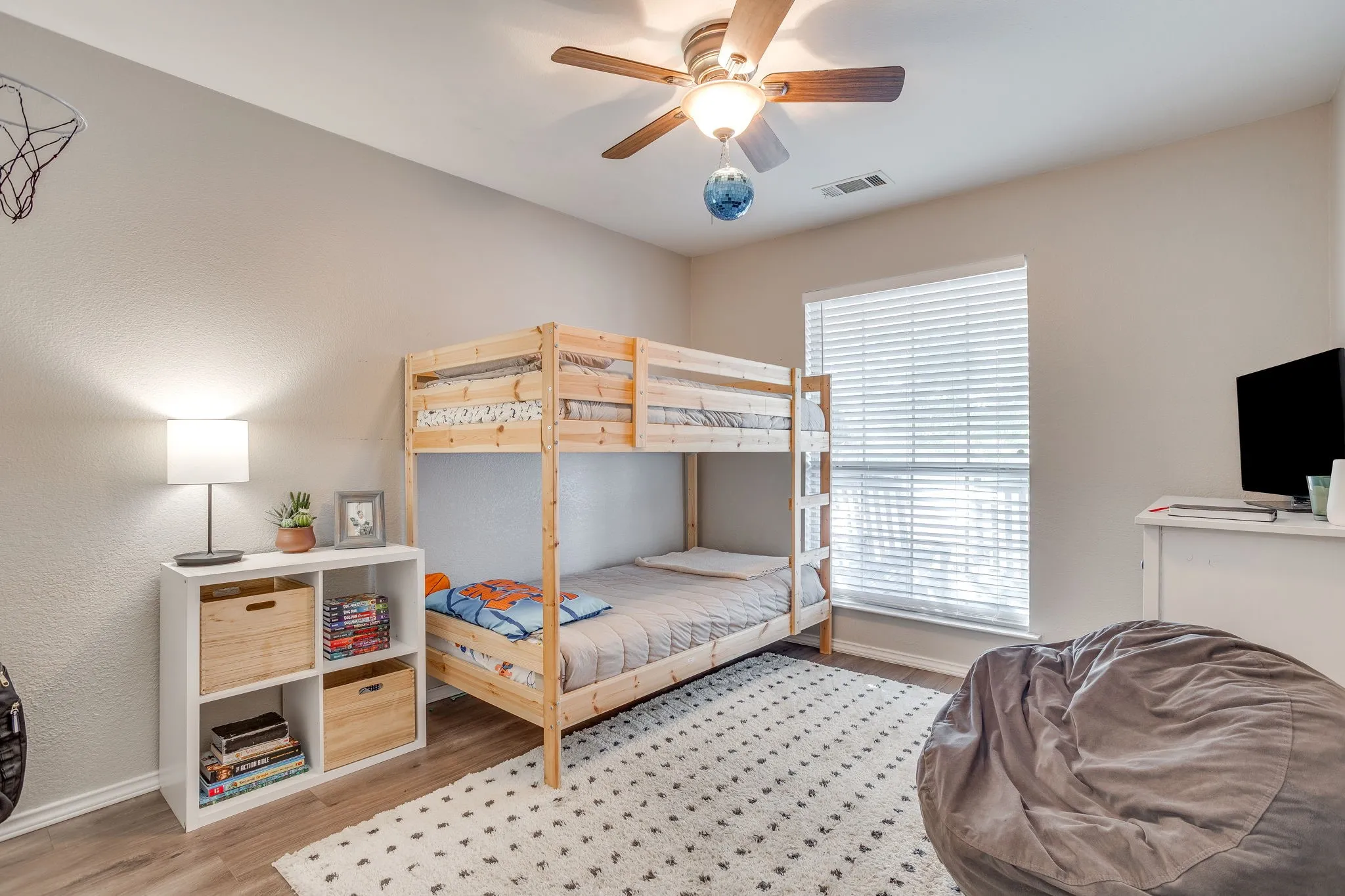Single Family Residence For Sale in Ellis County , 212 Bison Meadow Drive, Waxahachie, Texas 75165, 3 Bedroom, 2 Bathroom, 2 Garage spaces, 1,753 Sqft, built in 2006, mls#21391454, Real Estate Agent in Waxahachie, Homes For Sale in Ellis county, Homes For Sale in Waxahachie, Realtor in Waxahachie Texas, Real Estate Brokerage Independent Realty Texas, Luminita Cordes Realtor