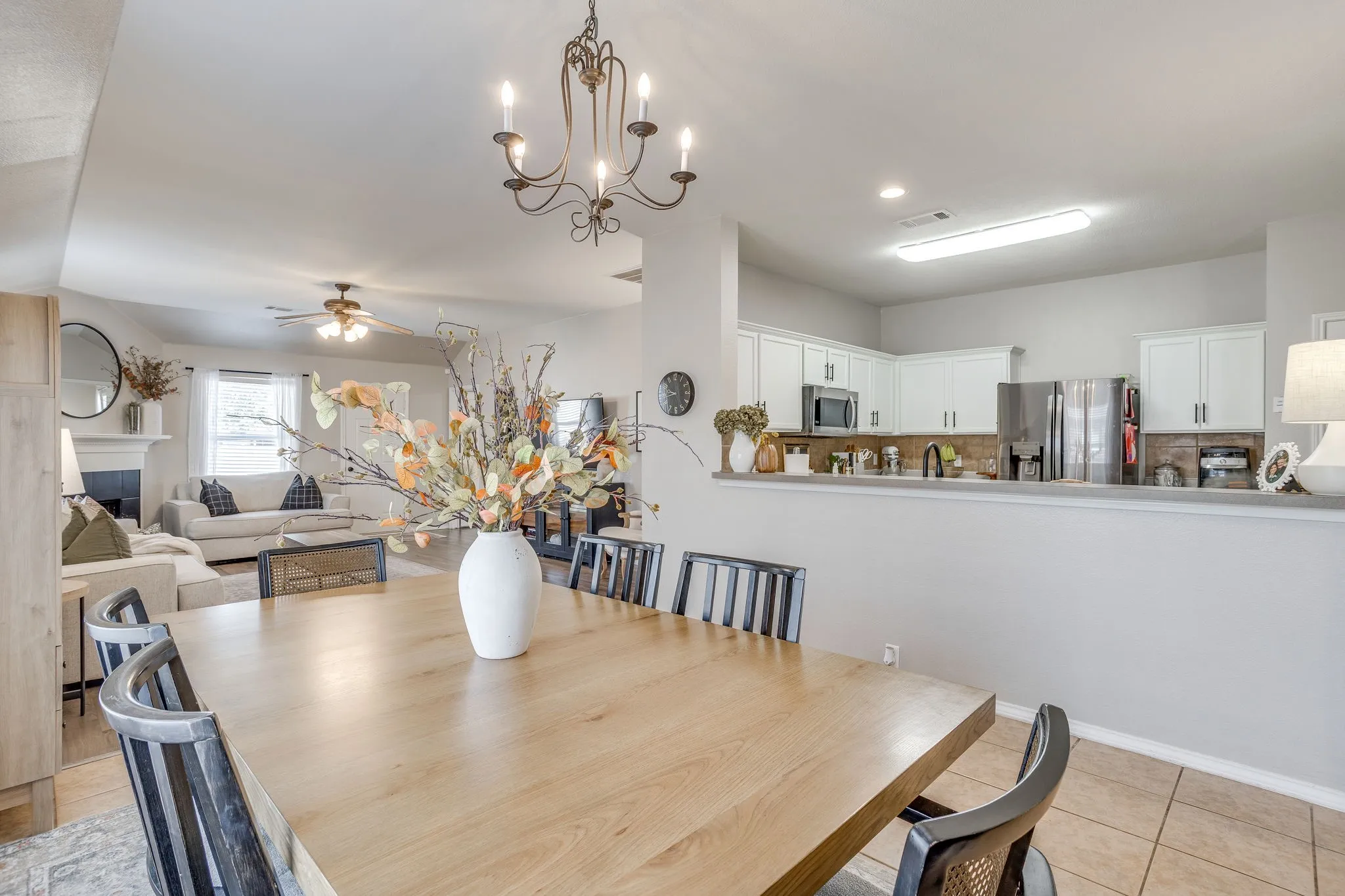 Single Family Residence For Sale in Ellis County , 212 Bison Meadow Drive, Waxahachie, Texas 75165, 3 Bedroom, 2 Bathroom, 2 Garage spaces, 1,753 Sqft, built in 2006, mls#21391454, Real Estate Agent in Waxahachie, Homes For Sale in Ellis county, Homes For Sale in Waxahachie, Realtor in Waxahachie Texas, Real Estate Brokerage Independent Realty Texas, Luminita Cordes Realtor