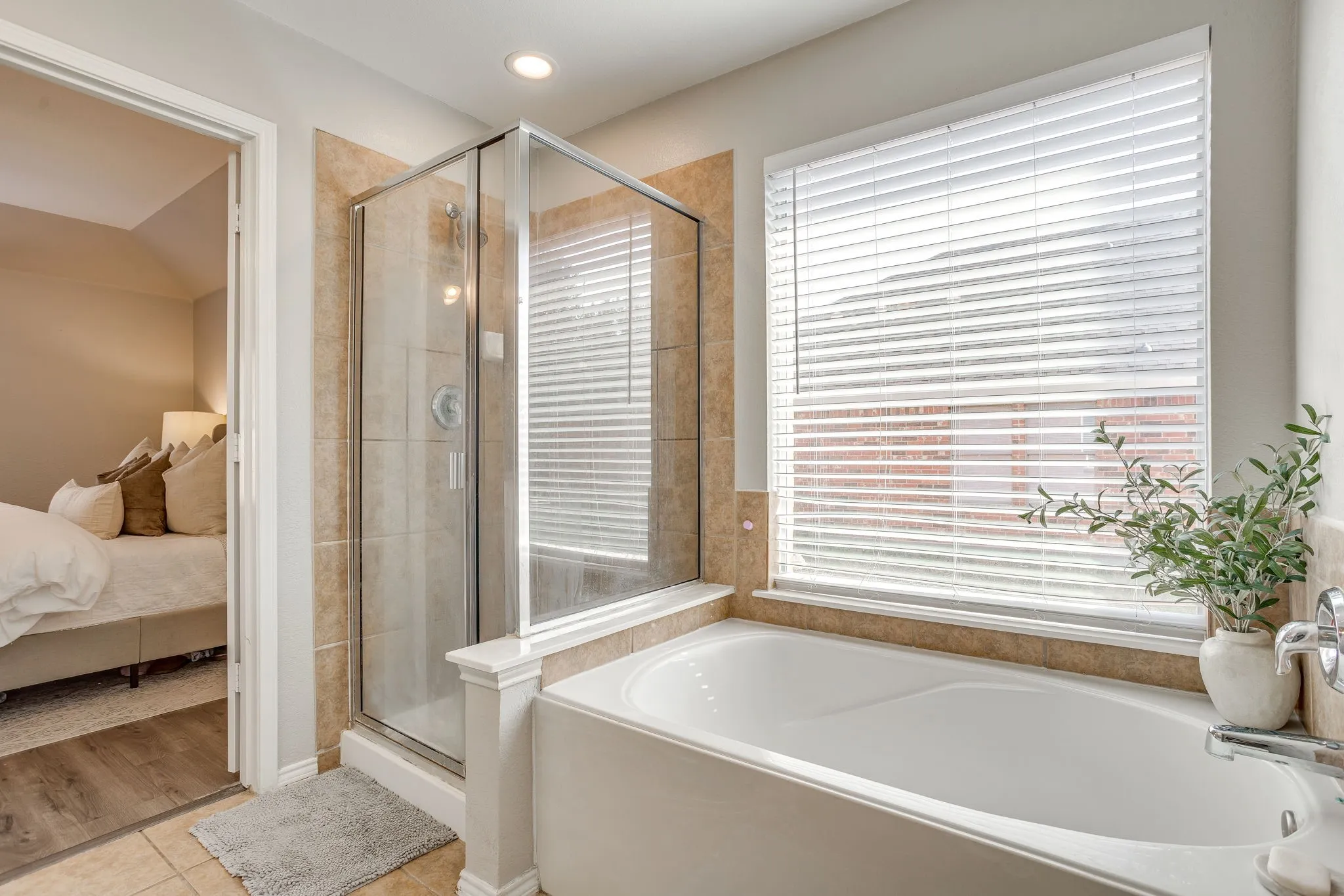 Single Family Residence For Sale in Ellis County , 212 Bison Meadow Drive, Waxahachie, Texas 75165, 3 Bedroom, 2 Bathroom, 2 Garage spaces, 1,753 Sqft, built in 2006, mls#21391454, Real Estate Agent in Waxahachie, Homes For Sale in Ellis county, Homes For Sale in Waxahachie, Realtor in Waxahachie Texas, Real Estate Brokerage Independent Realty Texas, Luminita Cordes Realtor