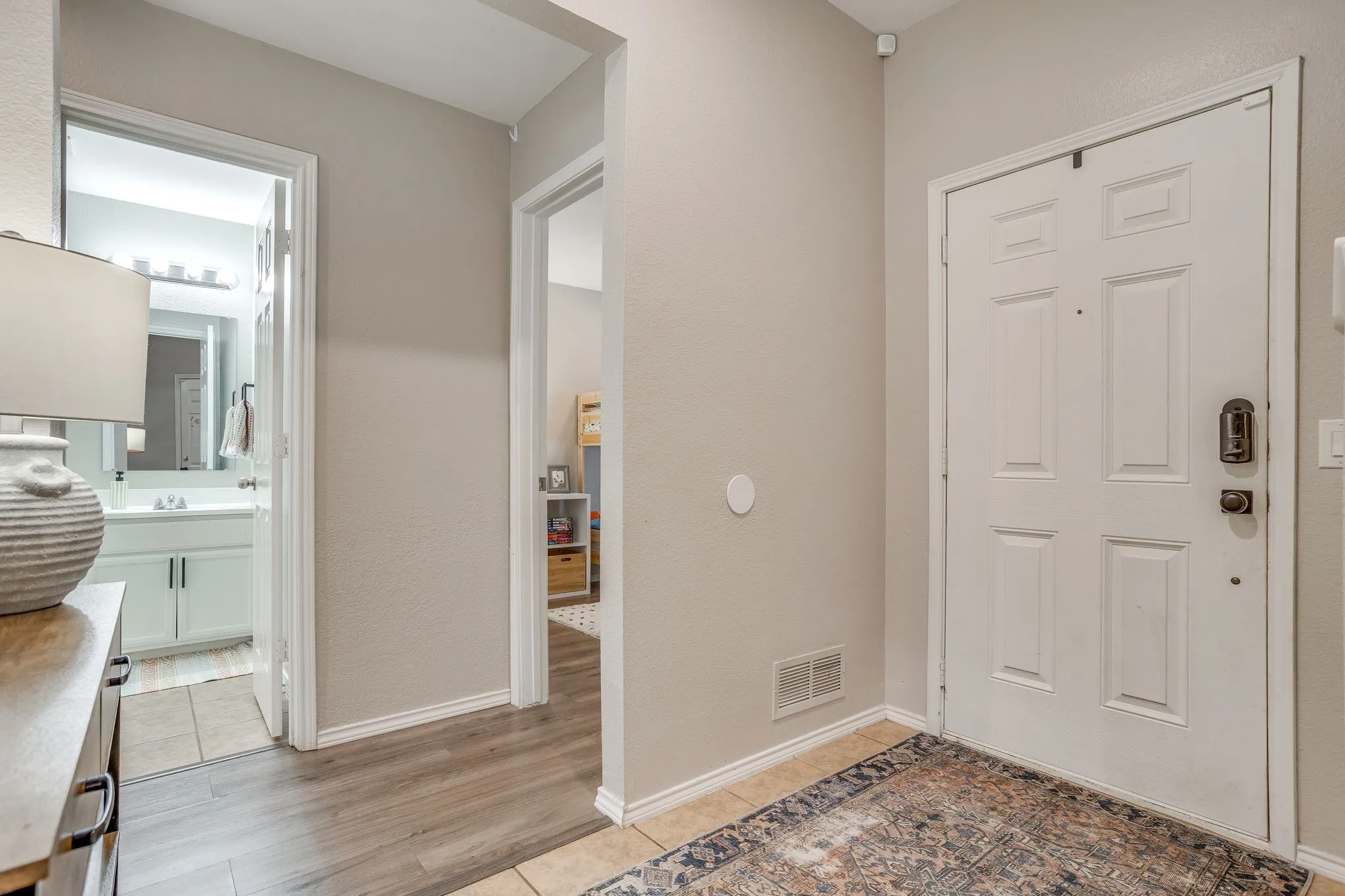 Single Family Residence For Sale in Ellis County , 212 Bison Meadow Drive, Waxahachie, Texas 75165, 3 Bedroom, 2 Bathroom, 2 Garage spaces, 1,753 Sqft, built in 2006, mls#21391454, Real Estate Agent in Waxahachie, Homes For Sale in Ellis county, Homes For Sale in Waxahachie, Realtor in Waxahachie Texas, Real Estate Brokerage Independent Realty Texas, Luminita Cordes Realtor