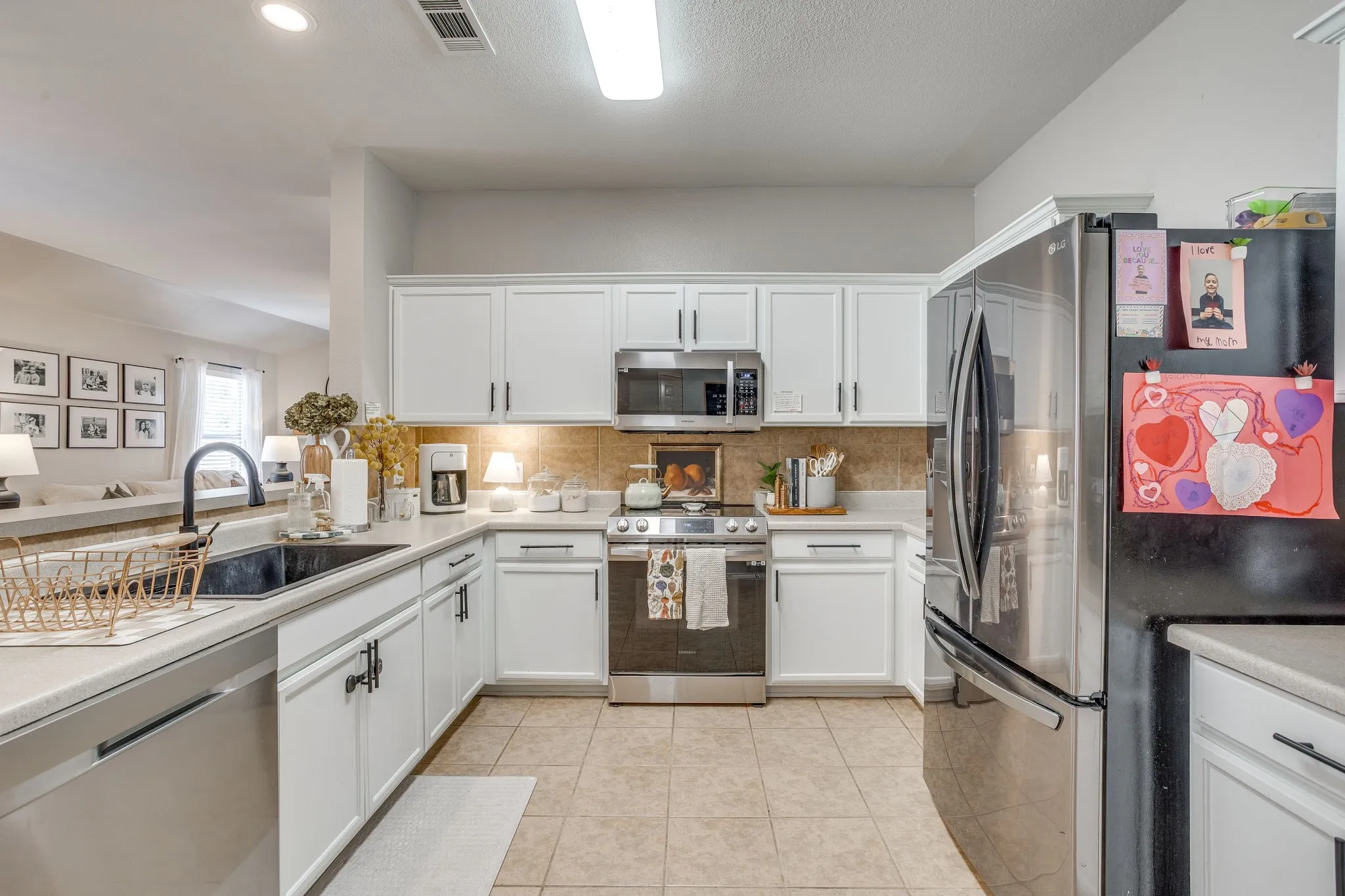 Single Family Residence For Sale in Ellis County , 212 Bison Meadow Drive, Waxahachie, Texas 75165, 3 Bedroom, 2 Bathroom, 2 Garage spaces, 1,753 Sqft, built in 2006, mls#21391454, Real Estate Agent in Waxahachie, Homes For Sale in Ellis county, Homes For Sale in Waxahachie, Realtor in Waxahachie Texas, Real Estate Brokerage Independent Realty Texas, Luminita Cordes Realtor