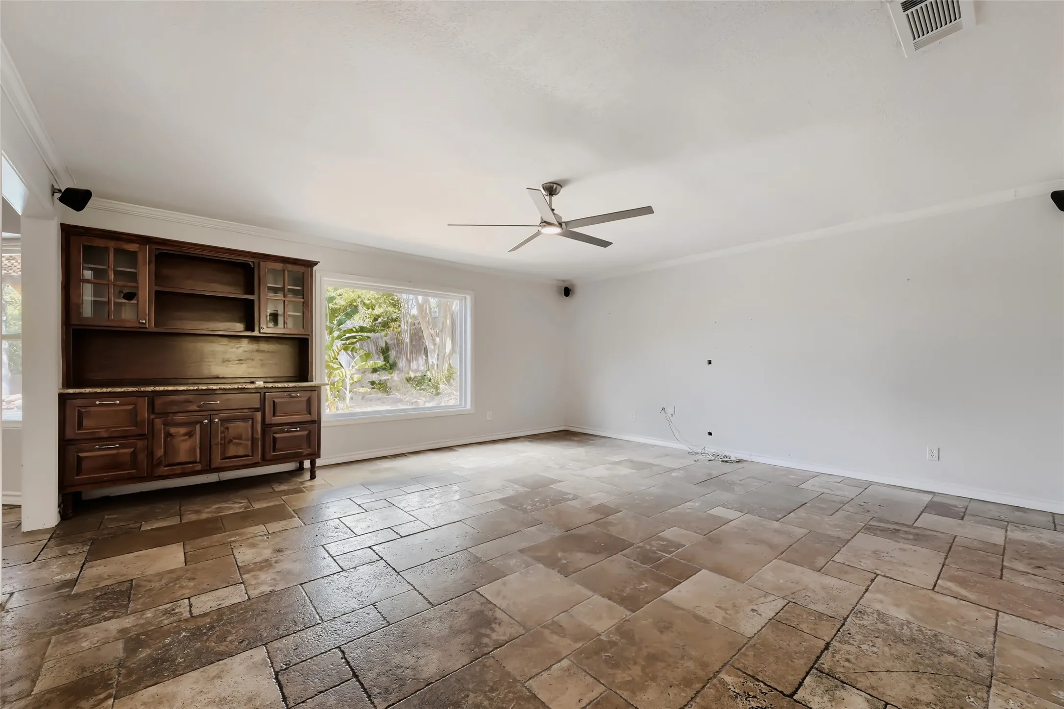 Single Family Residence For Sale in Tarrant County , 6504 Genoa Road, Fort Worth, Texas 76116, 4 Bedroom, 3 Bathroom, 2 Garage spaces, 2,387 Sqft, built in 1966, mls#21388661, Real Estate Agent in Fort Worth, Homes For Sale in Tarrant county, Homes For Sale in Fort Worth, Realtor in Fort Worth Texas, Real Estate Brokerage Independent Realty Texas, Luminita Cordes Realtor