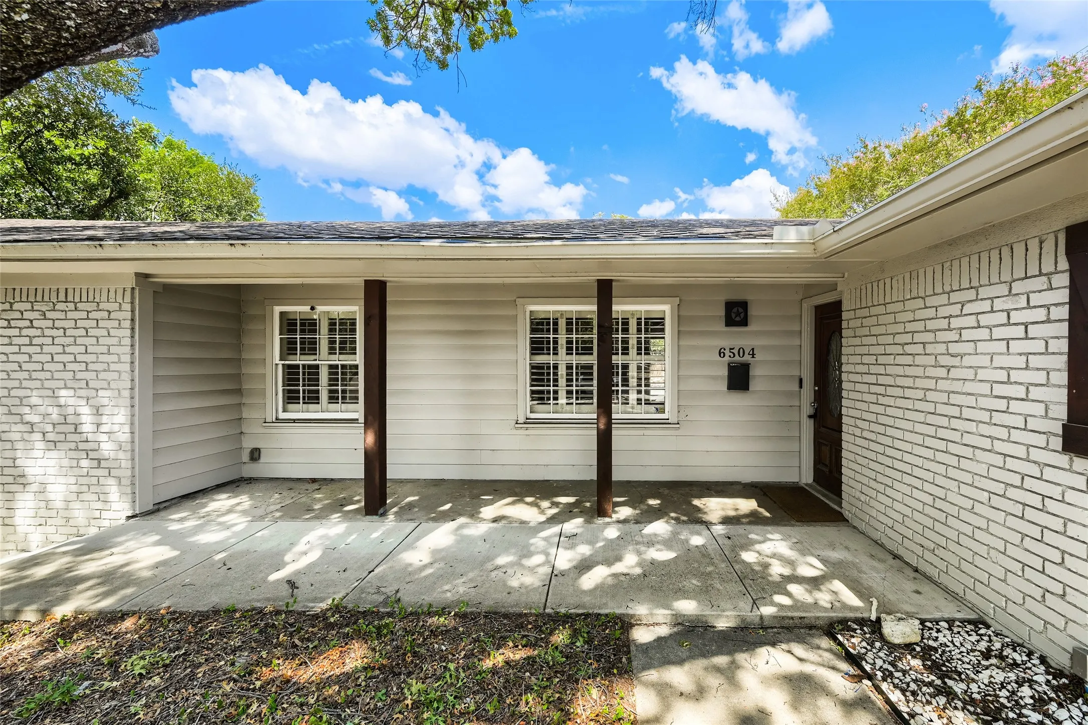 Single Family Residence For Sale in Tarrant County , 6504 Genoa Road, Fort Worth, Texas 76116, 4 Bedroom, 3 Bathroom, 2 Garage spaces, 2,387 Sqft, built in 1966, mls#21388661, Real Estate Agent in Fort Worth, Homes For Sale in Tarrant county, Homes For Sale in Fort Worth, Realtor in Fort Worth Texas, Real Estate Brokerage Independent Realty Texas, Luminita Cordes Realtor
