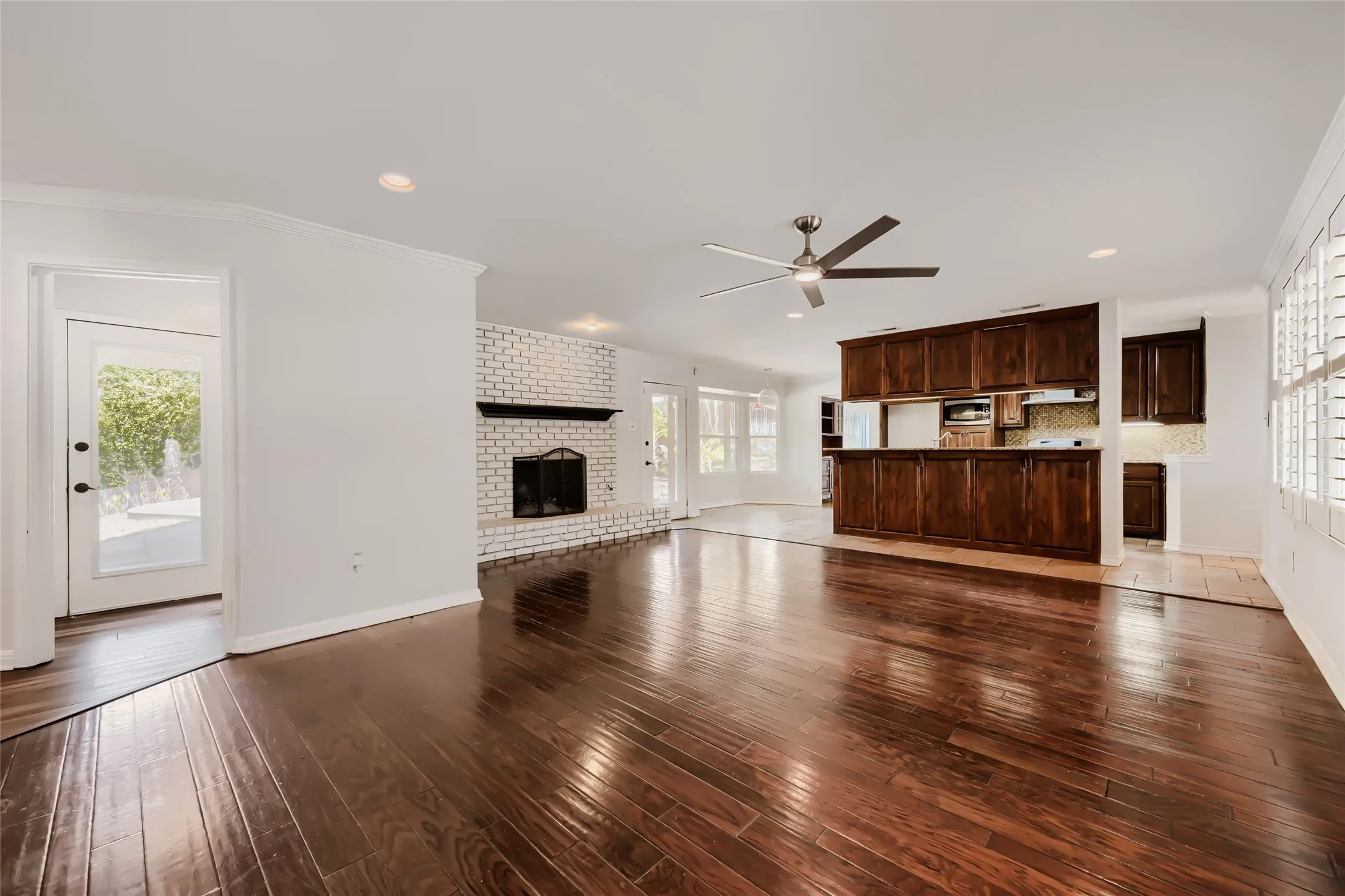Single Family Residence For Sale in Tarrant County , 6504 Genoa Road, Fort Worth, Texas 76116, 4 Bedroom, 3 Bathroom, 2 Garage spaces, 2,387 Sqft, built in 1966, mls#21388661, Real Estate Agent in Fort Worth, Homes For Sale in Tarrant county, Homes For Sale in Fort Worth, Realtor in Fort Worth Texas, Real Estate Brokerage Independent Realty Texas, Luminita Cordes Realtor