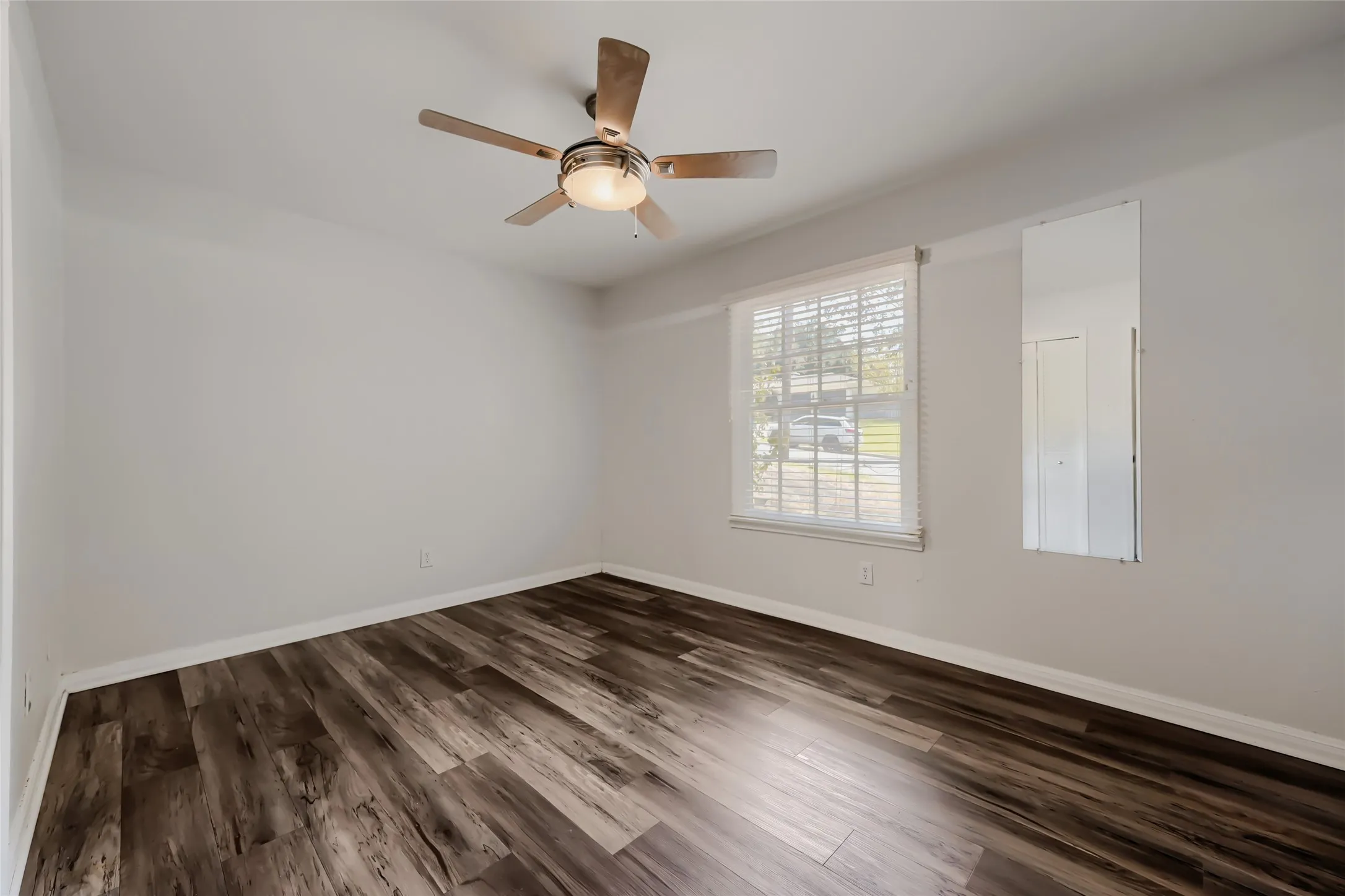 Single Family Residence For Sale in Tarrant County , 6504 Genoa Road, Fort Worth, Texas 76116, 4 Bedroom, 3 Bathroom, 2 Garage spaces, 2,387 Sqft, built in 1966, mls#21388661, Real Estate Agent in Fort Worth, Homes For Sale in Tarrant county, Homes For Sale in Fort Worth, Realtor in Fort Worth Texas, Real Estate Brokerage Independent Realty Texas, Luminita Cordes Realtor
