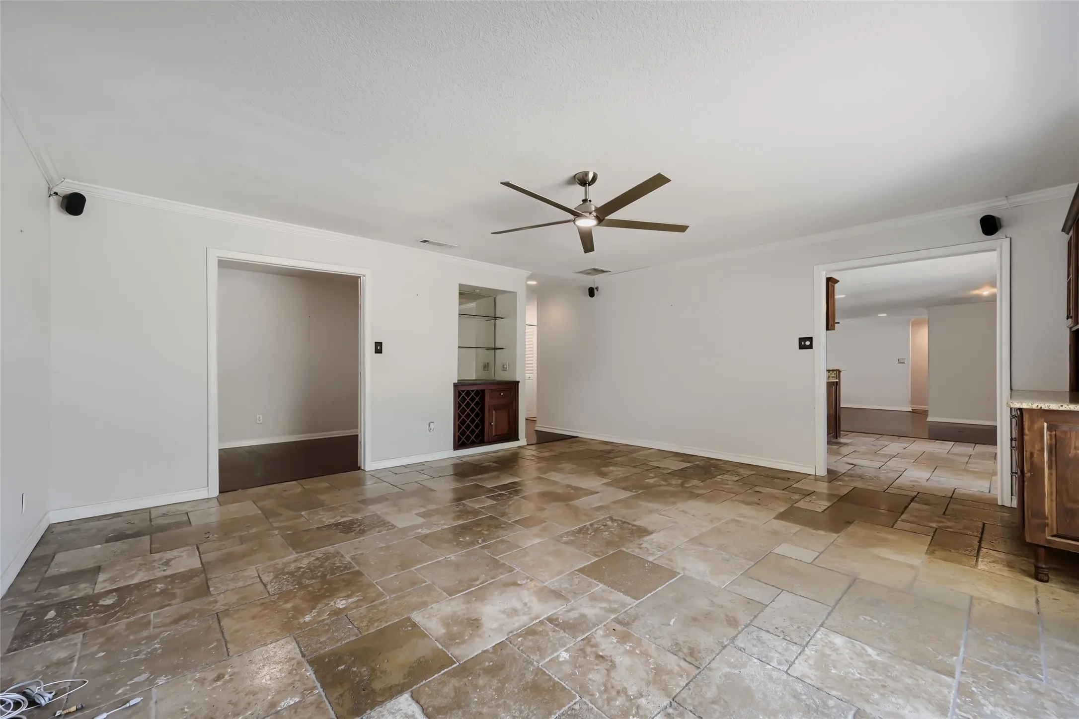 Single Family Residence For Sale in Tarrant County , 6504 Genoa Road, Fort Worth, Texas 76116, 4 Bedroom, 3 Bathroom, 2 Garage spaces, 2,387 Sqft, built in 1966, mls#21388661, Real Estate Agent in Fort Worth, Homes For Sale in Tarrant county, Homes For Sale in Fort Worth, Realtor in Fort Worth Texas, Real Estate Brokerage Independent Realty Texas, Luminita Cordes Realtor