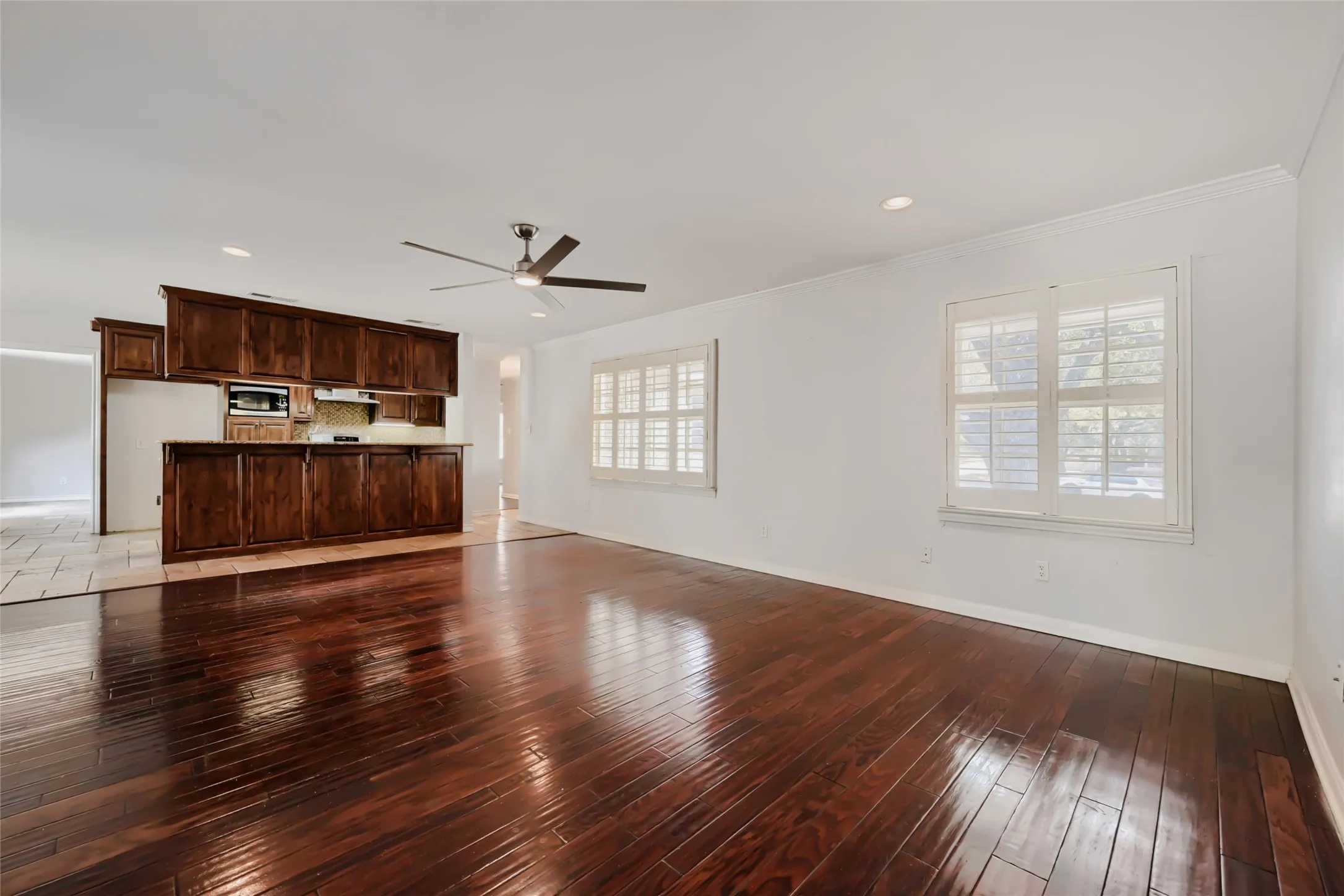 Single Family Residence For Sale in Tarrant County , 6504 Genoa Road, Fort Worth, Texas 76116, 4 Bedroom, 3 Bathroom, 2 Garage spaces, 2,387 Sqft, built in 1966, mls#21388661, Real Estate Agent in Fort Worth, Homes For Sale in Tarrant county, Homes For Sale in Fort Worth, Realtor in Fort Worth Texas, Real Estate Brokerage Independent Realty Texas, Luminita Cordes Realtor