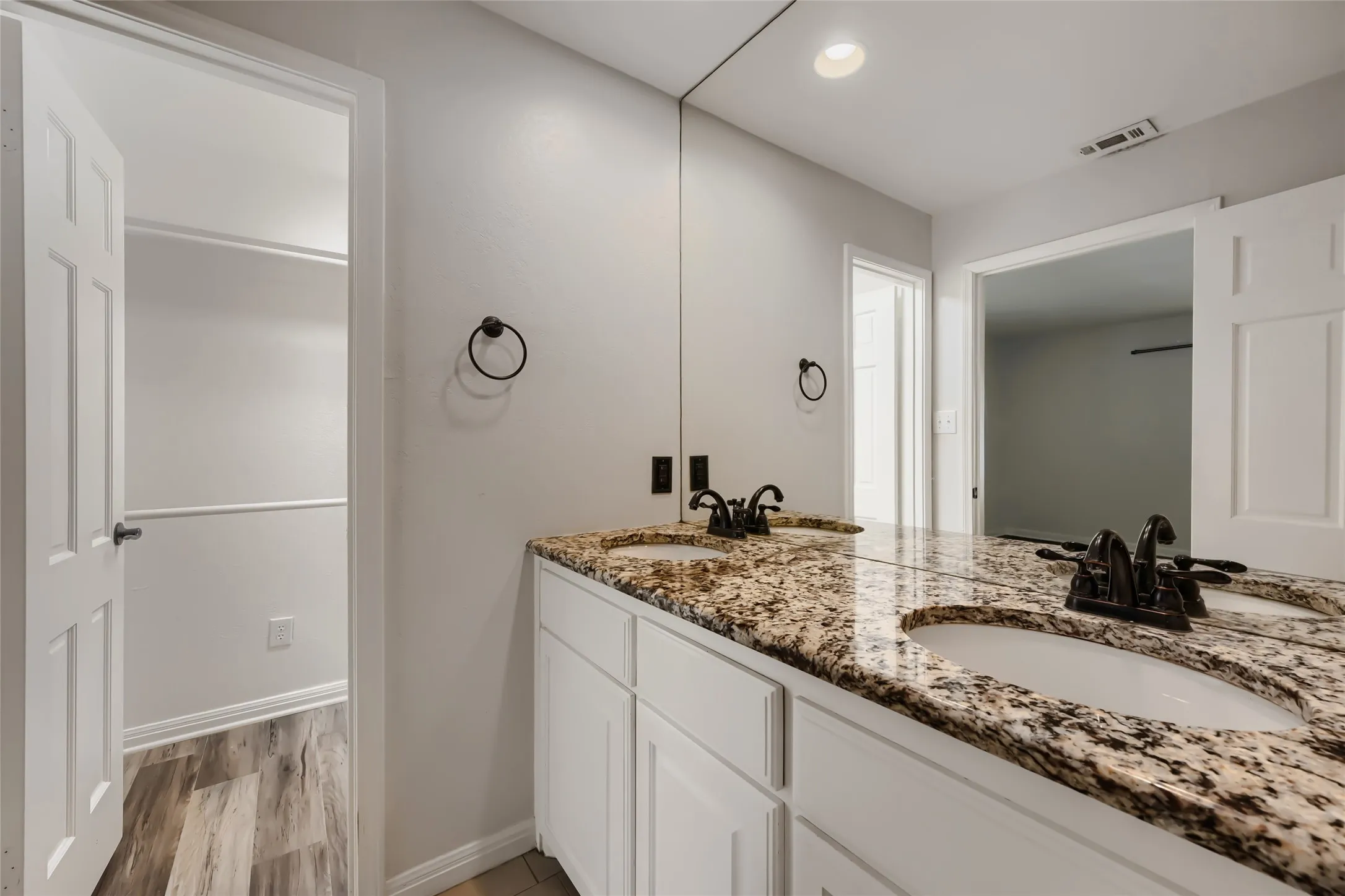 Single Family Residence For Sale in Tarrant County , 6504 Genoa Road, Fort Worth, Texas 76116, 4 Bedroom, 3 Bathroom, 2 Garage spaces, 2,387 Sqft, built in 1966, mls#21388661, Real Estate Agent in Fort Worth, Homes For Sale in Tarrant county, Homes For Sale in Fort Worth, Realtor in Fort Worth Texas, Real Estate Brokerage Independent Realty Texas, Luminita Cordes Realtor
