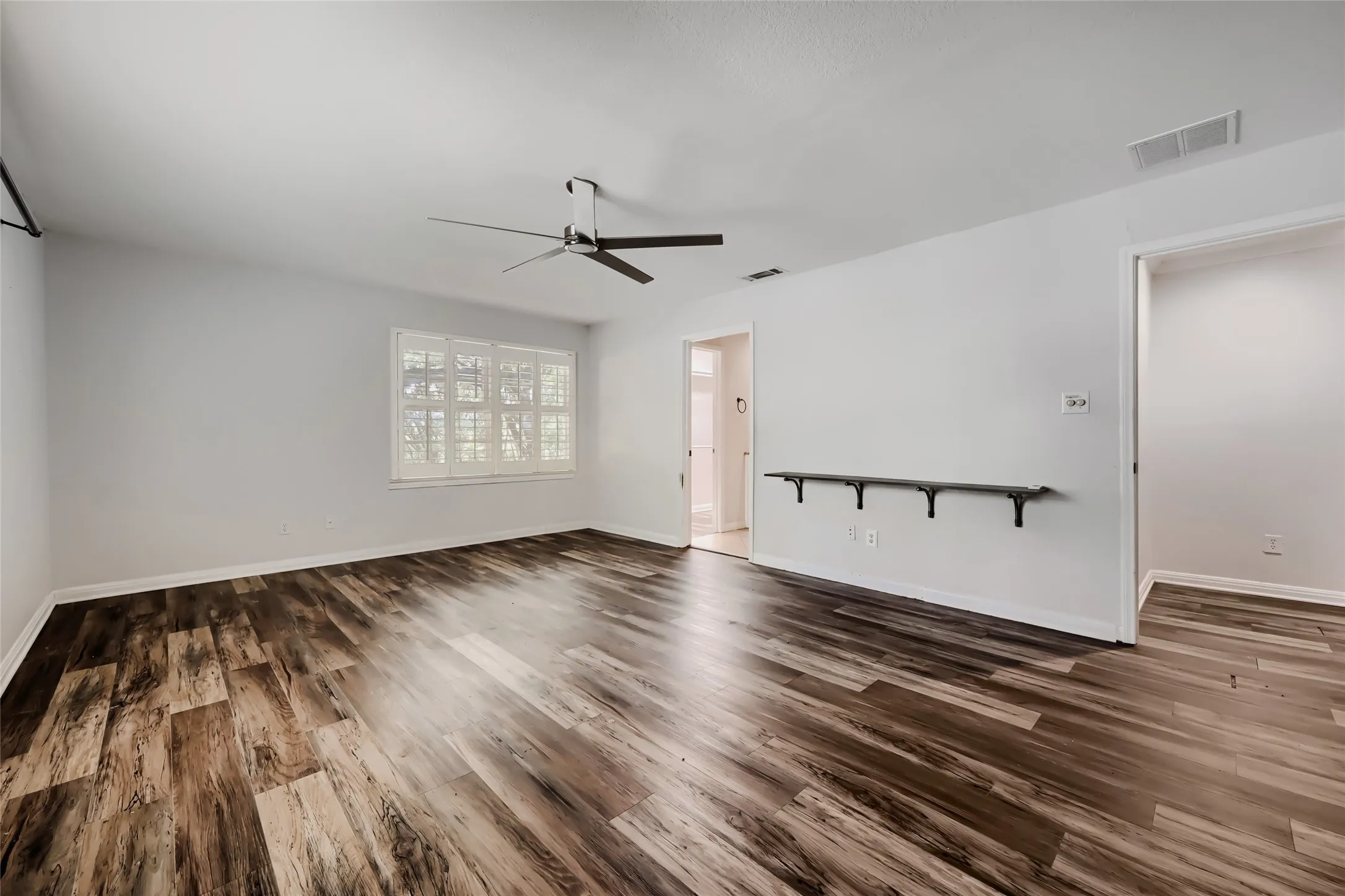 Single Family Residence For Sale in Tarrant County , 6504 Genoa Road, Fort Worth, Texas 76116, 4 Bedroom, 3 Bathroom, 2 Garage spaces, 2,387 Sqft, built in 1966, mls#21388661, Real Estate Agent in Fort Worth, Homes For Sale in Tarrant county, Homes For Sale in Fort Worth, Realtor in Fort Worth Texas, Real Estate Brokerage Independent Realty Texas, Luminita Cordes Realtor
