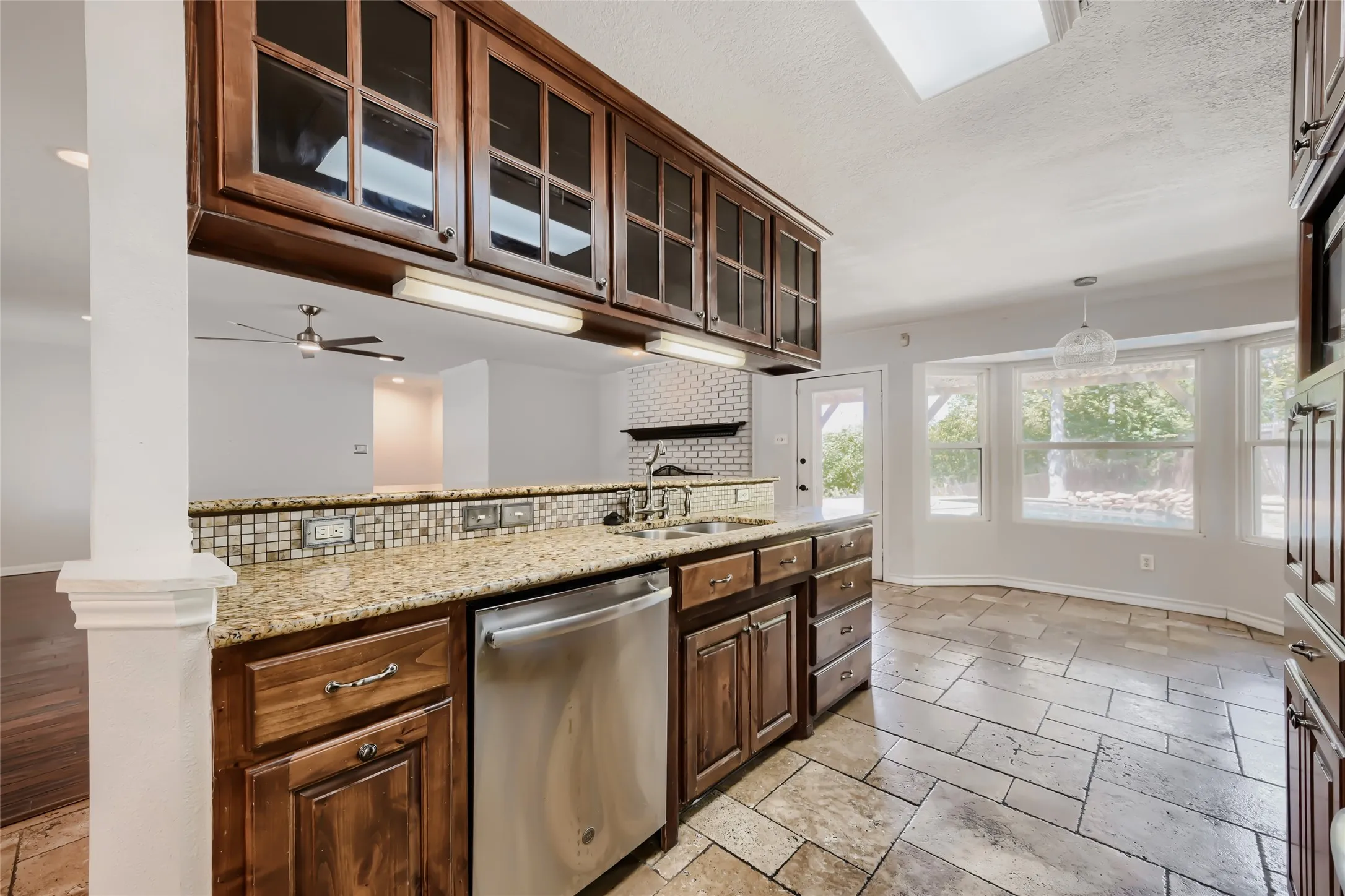 Single Family Residence For Sale in Tarrant County , 6504 Genoa Road, Fort Worth, Texas 76116, 4 Bedroom, 3 Bathroom, 2 Garage spaces, 2,387 Sqft, built in 1966, mls#21388661, Real Estate Agent in Fort Worth, Homes For Sale in Tarrant county, Homes For Sale in Fort Worth, Realtor in Fort Worth Texas, Real Estate Brokerage Independent Realty Texas, Luminita Cordes Realtor