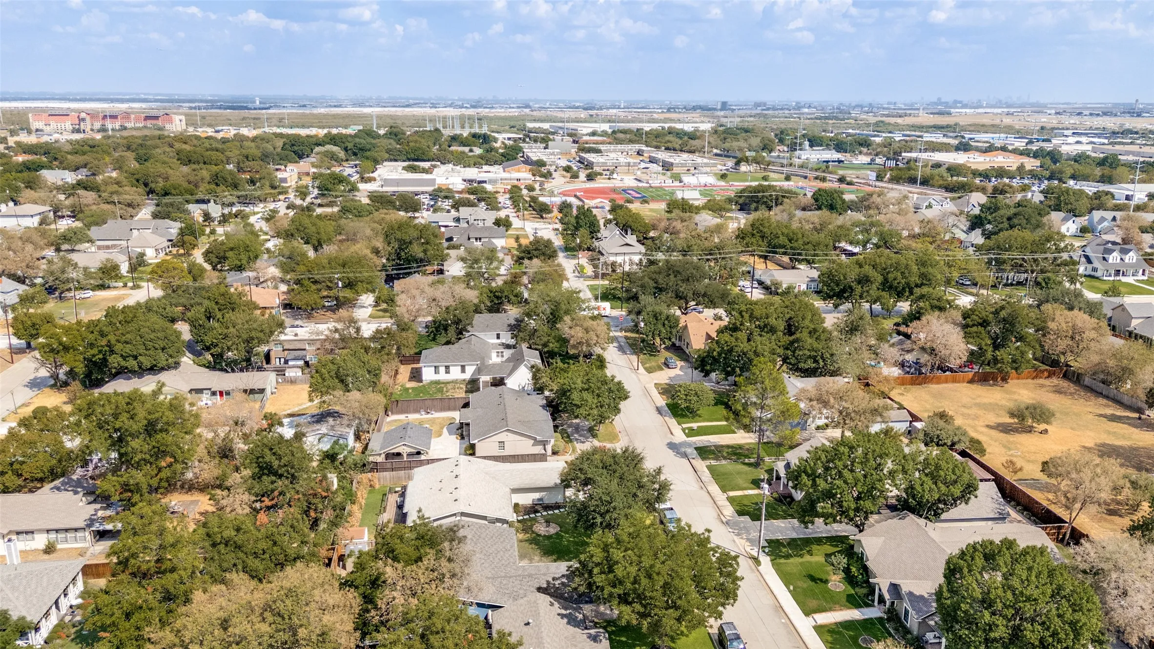 Single Family Residence For Sale in Tarrant County , 403 E Franklin Street, Grapevine, Texas 76051, 4 Bedroom, 2 Bathroom, Garage spaces, 1,636 Sqft, built in 1968, mls#21392222, Real Estate Agent in Grapevine, Homes For Sale in Tarrant county, Homes For Sale in Grapevine, Realtor in Grapevine Texas, Real Estate Brokerage Independent Realty Texas, Luminita Cordes Realtor