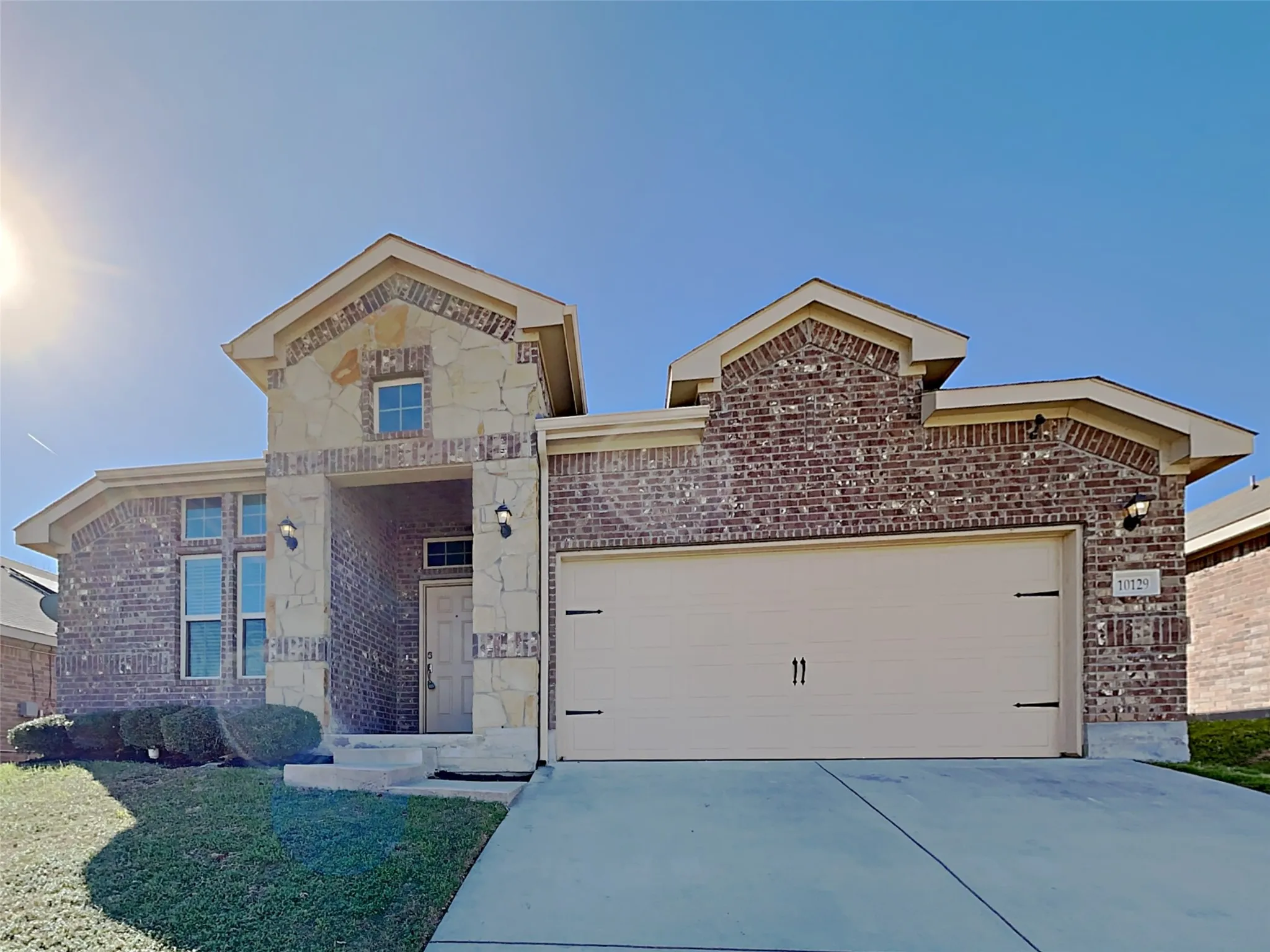 Single Family Residence For Rent in Tarrant County , 10129 Blue Bell Drive, Fort Worth, Texas 76108, 4 Bedroom, 2 Bathroom, 2 Garage spaces, 2,055 Sqft, built in 2014, mls#21392346, Real Estate Agent in Fort Worth, Homes For Rent in Tarrant county, Homes For Rent in Fort Worth, Realtor in Fort Worth Texas, Real Estate Brokerage Independent Realty Texas, Luminita Cordes Realtor