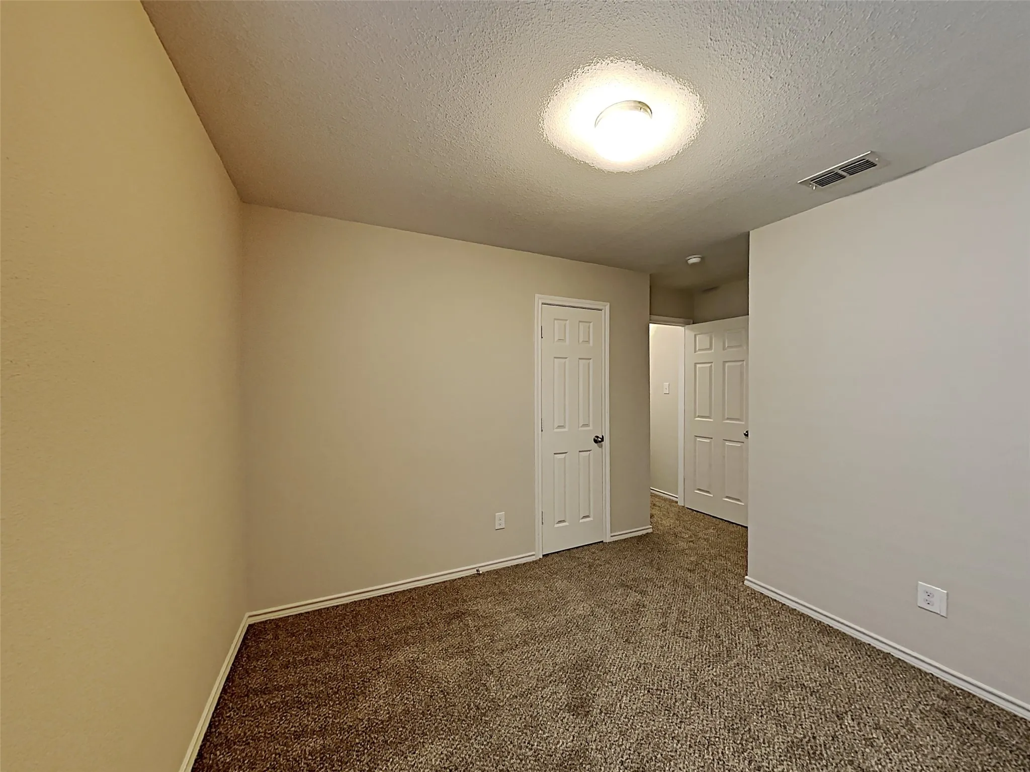 Single Family Residence For Rent in Tarrant County , 10129 Blue Bell Drive, Fort Worth, Texas 76108, 4 Bedroom, 2 Bathroom, 2 Garage spaces, 2,055 Sqft, built in 2014, mls#21392346, Real Estate Agent in Fort Worth, Homes For Rent in Tarrant county, Homes For Rent in Fort Worth, Realtor in Fort Worth Texas, Real Estate Brokerage Independent Realty Texas, Luminita Cordes Realtor