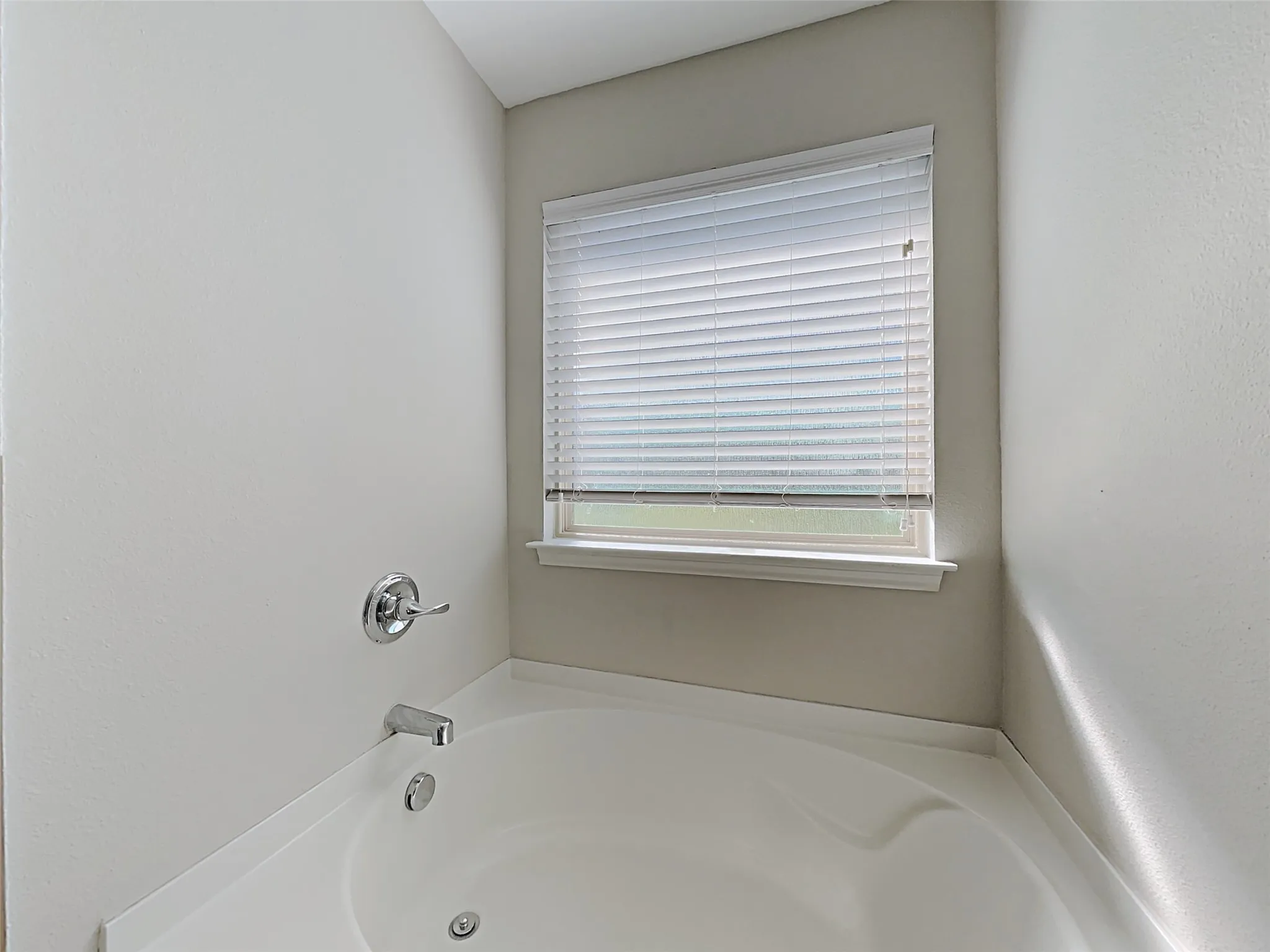 Single Family Residence For Rent in Tarrant County , 10129 Blue Bell Drive, Fort Worth, Texas 76108, 4 Bedroom, 2 Bathroom, 2 Garage spaces, 2,055 Sqft, built in 2014, mls#21392346, Real Estate Agent in Fort Worth, Homes For Rent in Tarrant county, Homes For Rent in Fort Worth, Realtor in Fort Worth Texas, Real Estate Brokerage Independent Realty Texas, Luminita Cordes Realtor