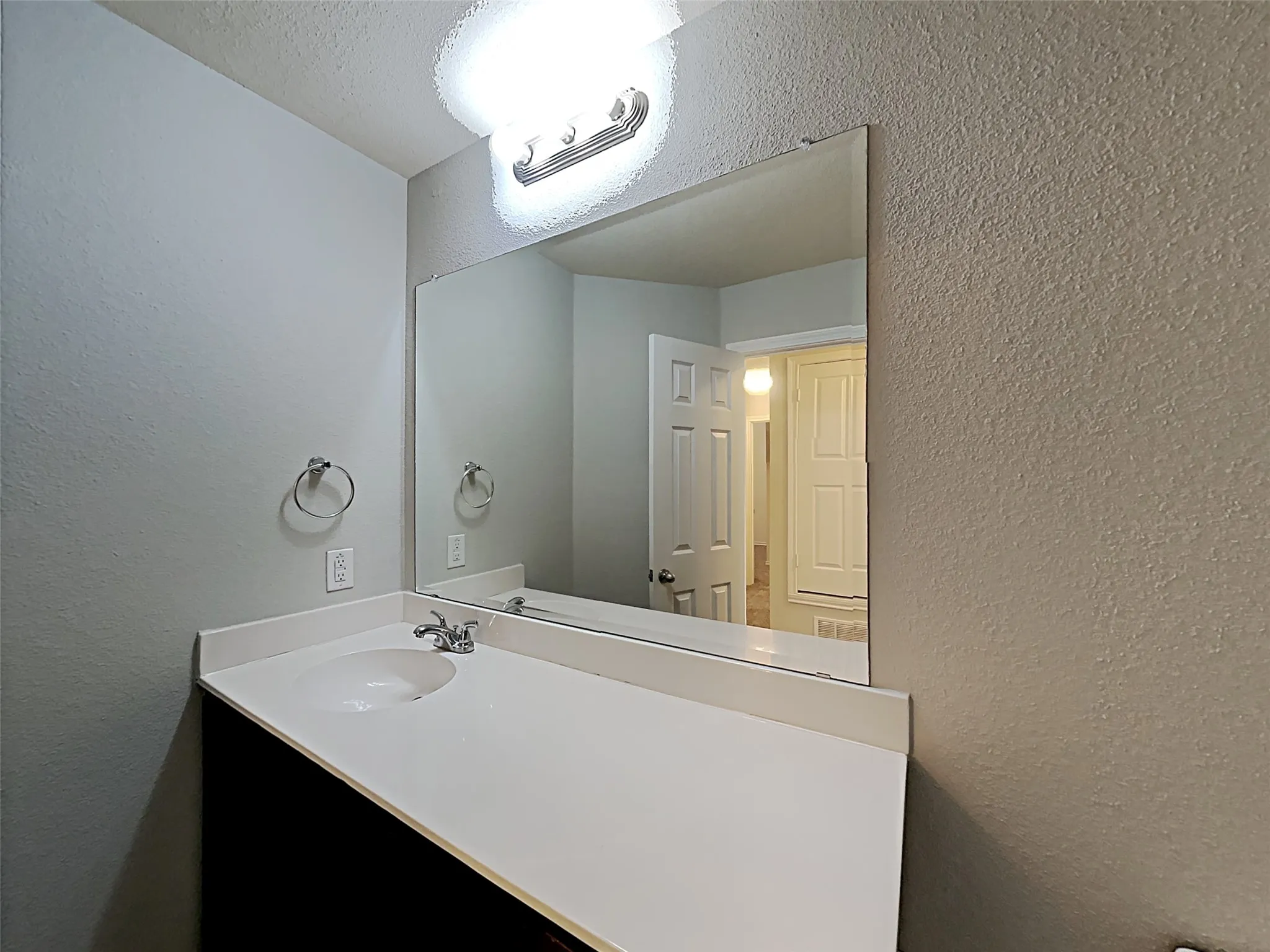 Single Family Residence For Rent in Tarrant County , 10129 Blue Bell Drive, Fort Worth, Texas 76108, 4 Bedroom, 2 Bathroom, 2 Garage spaces, 2,055 Sqft, built in 2014, mls#21392346, Real Estate Agent in Fort Worth, Homes For Rent in Tarrant county, Homes For Rent in Fort Worth, Realtor in Fort Worth Texas, Real Estate Brokerage Independent Realty Texas, Luminita Cordes Realtor