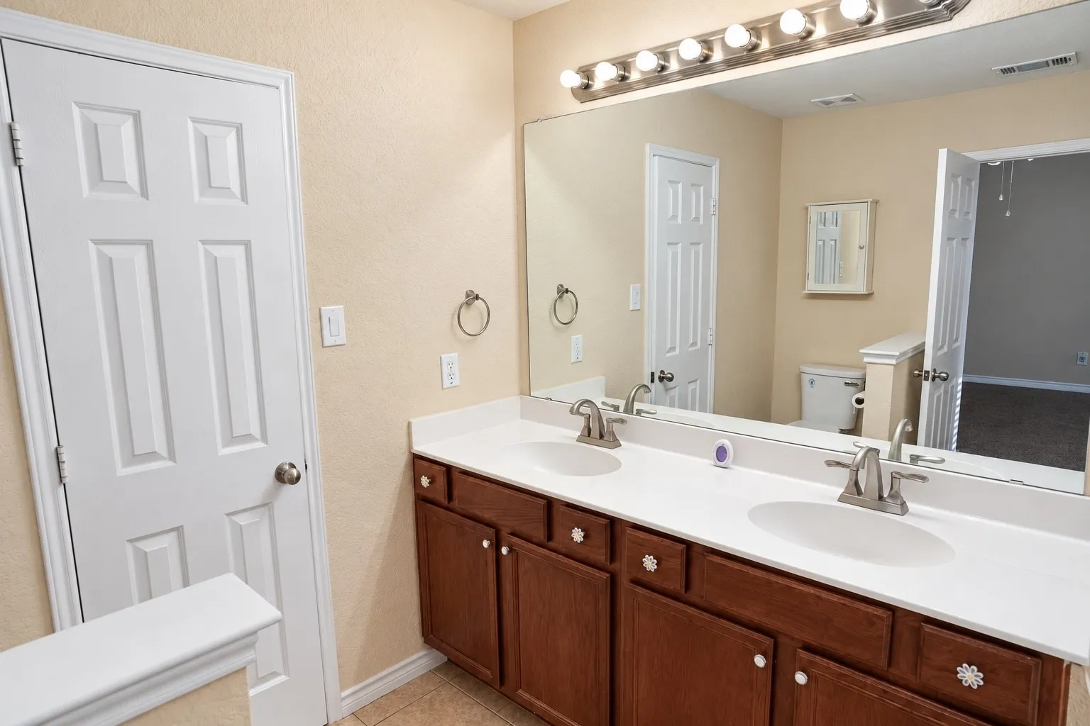 Single Family Residence For Sale in Tarrant County , 9304 Marilyn Court, White Settlement, Texas 76108, 3 Bedroom, 2 Bathroom, 2 Garage spaces, 1,486 Sqft, built in 2006, mls#21392333, Real Estate Agent in White Settlement, Homes For Sale in Tarrant county, Homes For Sale in White Settlement, Realtor in White Settlement Texas, Real Estate Brokerage Independent Realty Texas, Luminita Cordes Realtor