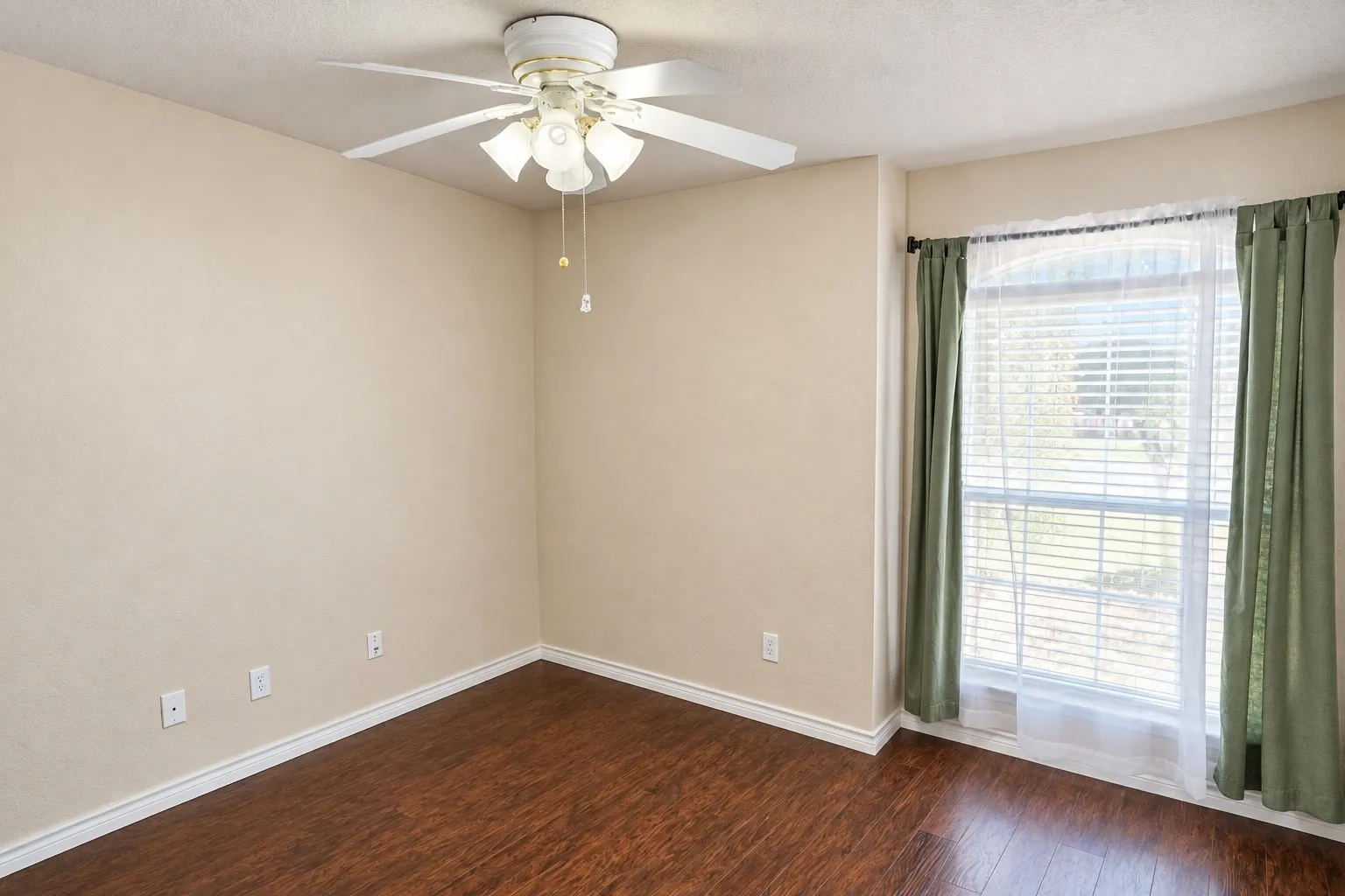 Single Family Residence For Sale in Tarrant County , 9304 Marilyn Court, White Settlement, Texas 76108, 3 Bedroom, 2 Bathroom, 2 Garage spaces, 1,486 Sqft, built in 2006, mls#21392333, Real Estate Agent in White Settlement, Homes For Sale in Tarrant county, Homes For Sale in White Settlement, Realtor in White Settlement Texas, Real Estate Brokerage Independent Realty Texas, Luminita Cordes Realtor