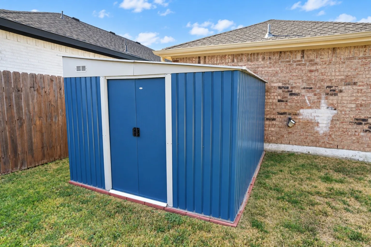 Single Family Residence For Sale in Tarrant County , 9304 Marilyn Court, White Settlement, Texas 76108, 3 Bedroom, 2 Bathroom, 2 Garage spaces, 1,486 Sqft, built in 2006, mls#21392333, Real Estate Agent in White Settlement, Homes For Sale in Tarrant county, Homes For Sale in White Settlement, Realtor in White Settlement Texas, Real Estate Brokerage Independent Realty Texas, Luminita Cordes Realtor