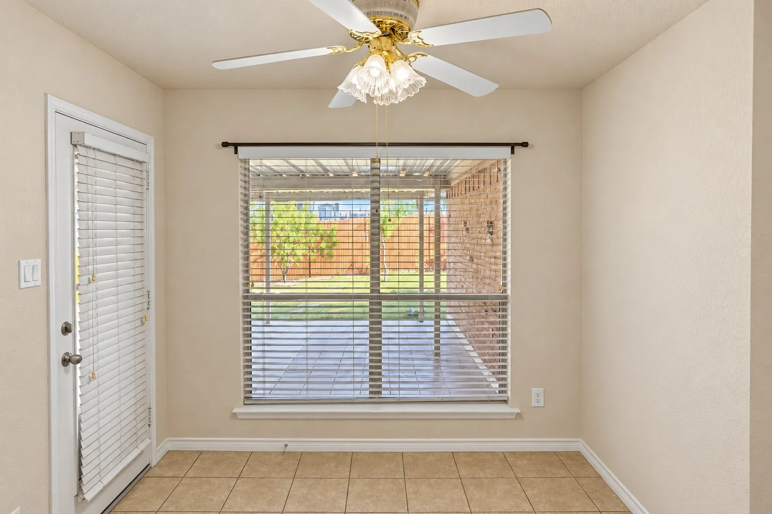 Single Family Residence For Sale in Tarrant County , 9304 Marilyn Court, White Settlement, Texas 76108, 3 Bedroom, 2 Bathroom, 2 Garage spaces, 1,486 Sqft, built in 2006, mls#21392333, Real Estate Agent in White Settlement, Homes For Sale in Tarrant county, Homes For Sale in White Settlement, Realtor in White Settlement Texas, Real Estate Brokerage Independent Realty Texas, Luminita Cordes Realtor