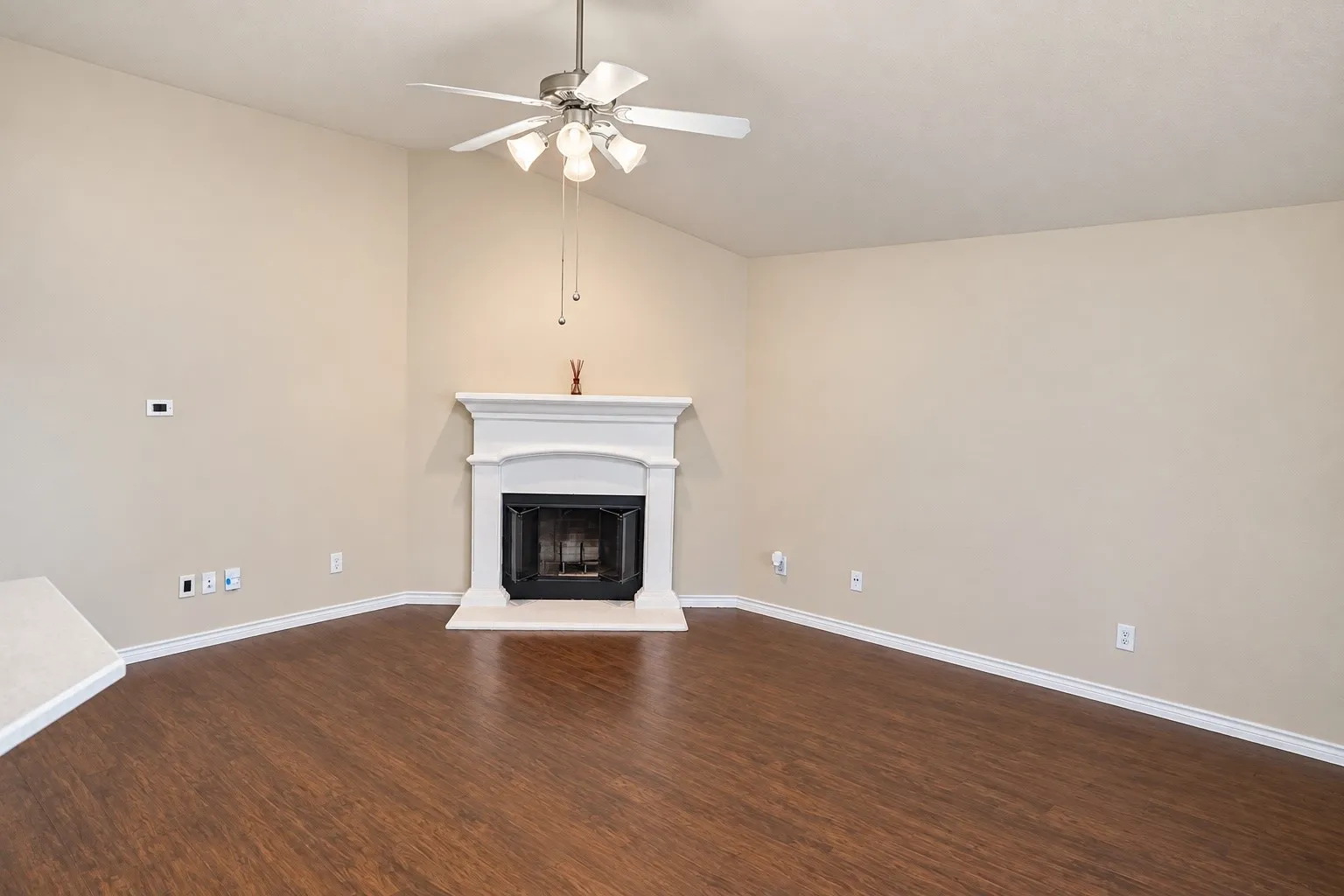 Single Family Residence For Sale in Tarrant County , 9304 Marilyn Court, White Settlement, Texas 76108, 3 Bedroom, 2 Bathroom, 2 Garage spaces, 1,486 Sqft, built in 2006, mls#21392333, Real Estate Agent in White Settlement, Homes For Sale in Tarrant county, Homes For Sale in White Settlement, Realtor in White Settlement Texas, Real Estate Brokerage Independent Realty Texas, Luminita Cordes Realtor