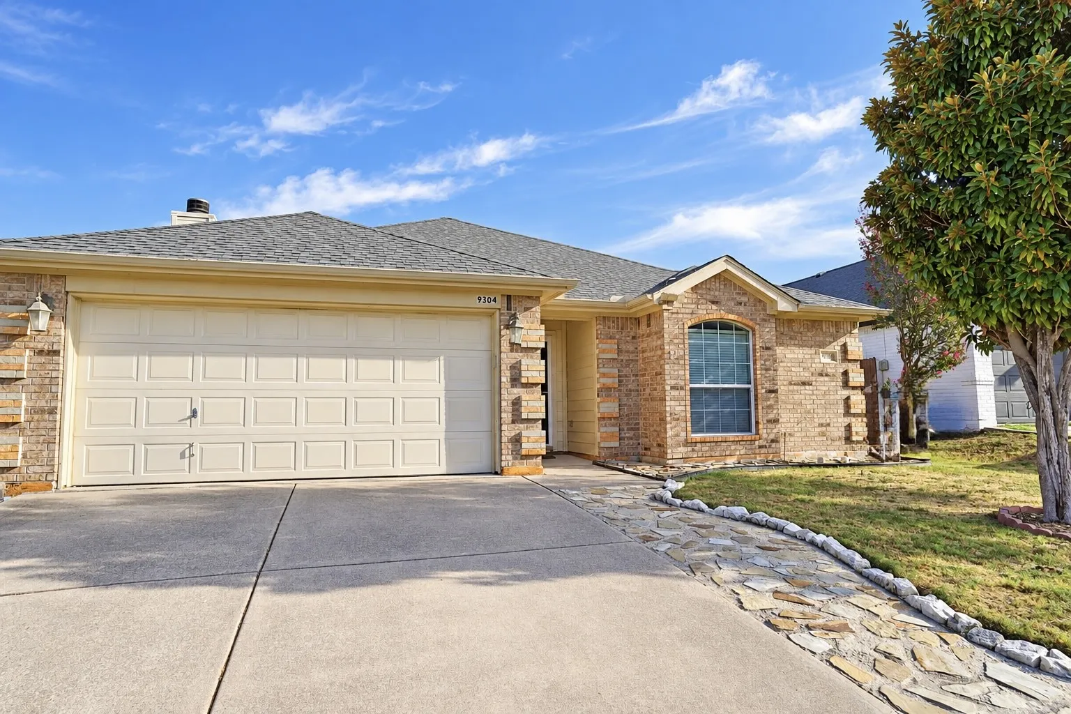 Single Family Residence For Sale in Tarrant County , 9304 Marilyn Court, White Settlement, Texas 76108, 3 Bedroom, 2 Bathroom, 2 Garage spaces, 1,486 Sqft, built in 2006, mls#21392333, Real Estate Agent in White Settlement, Homes For Sale in Tarrant county, Homes For Sale in White Settlement, Realtor in White Settlement Texas, Real Estate Brokerage Independent Realty Texas, Luminita Cordes Realtor