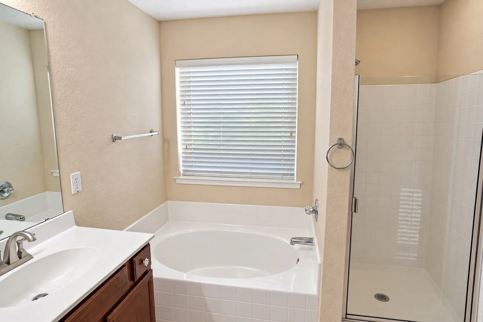 Single Family Residence For Sale in Tarrant County , 9304 Marilyn Court, White Settlement, Texas 76108, 3 Bedroom, 2 Bathroom, 2 Garage spaces, 1,486 Sqft, built in 2006, mls#21392333, Real Estate Agent in White Settlement, Homes For Sale in Tarrant county, Homes For Sale in White Settlement, Realtor in White Settlement Texas, Real Estate Brokerage Independent Realty Texas, Luminita Cordes Realtor