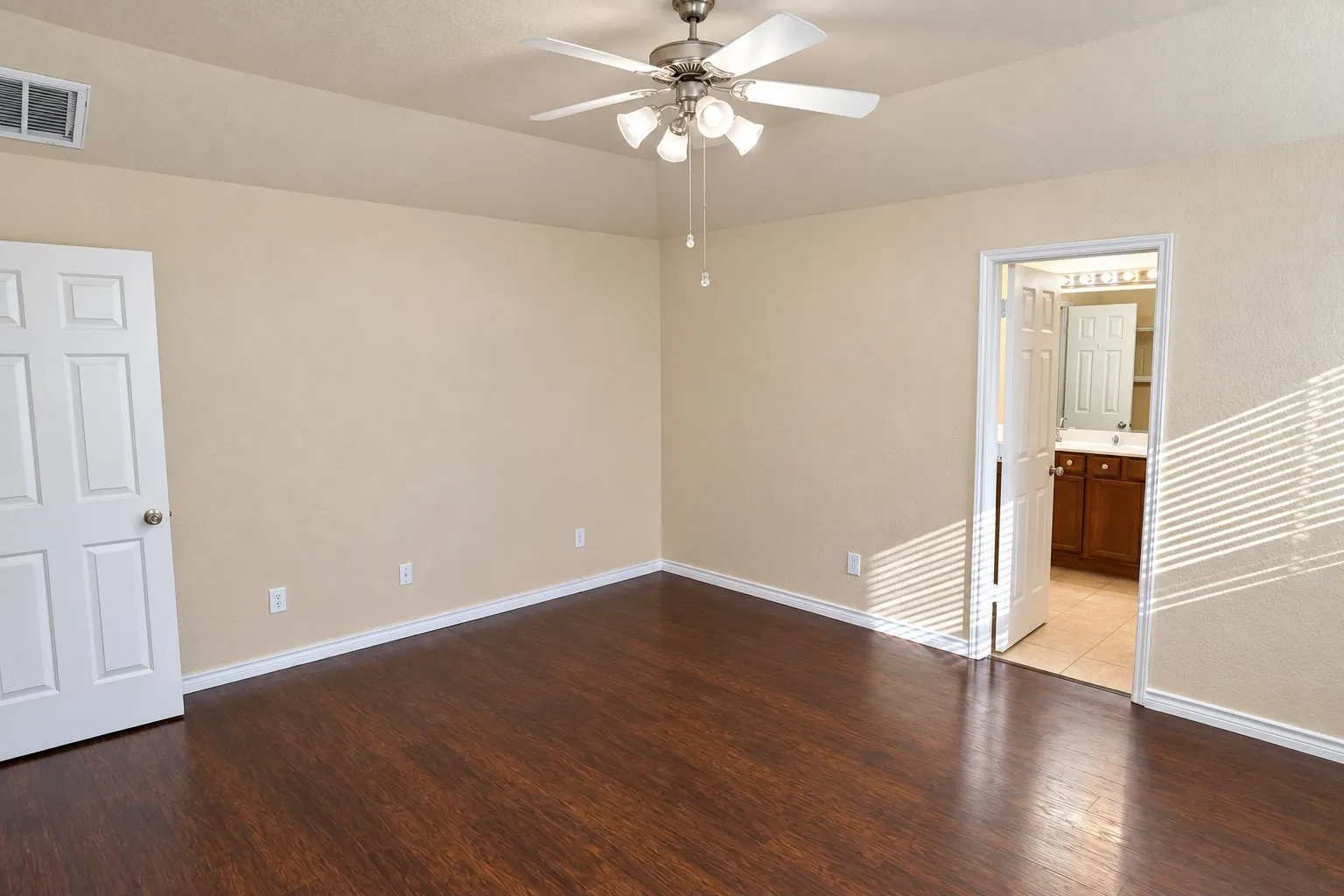 Single Family Residence For Sale in Tarrant County , 9304 Marilyn Court, White Settlement, Texas 76108, 3 Bedroom, 2 Bathroom, 2 Garage spaces, 1,486 Sqft, built in 2006, mls#21392333, Real Estate Agent in White Settlement, Homes For Sale in Tarrant county, Homes For Sale in White Settlement, Realtor in White Settlement Texas, Real Estate Brokerage Independent Realty Texas, Luminita Cordes Realtor