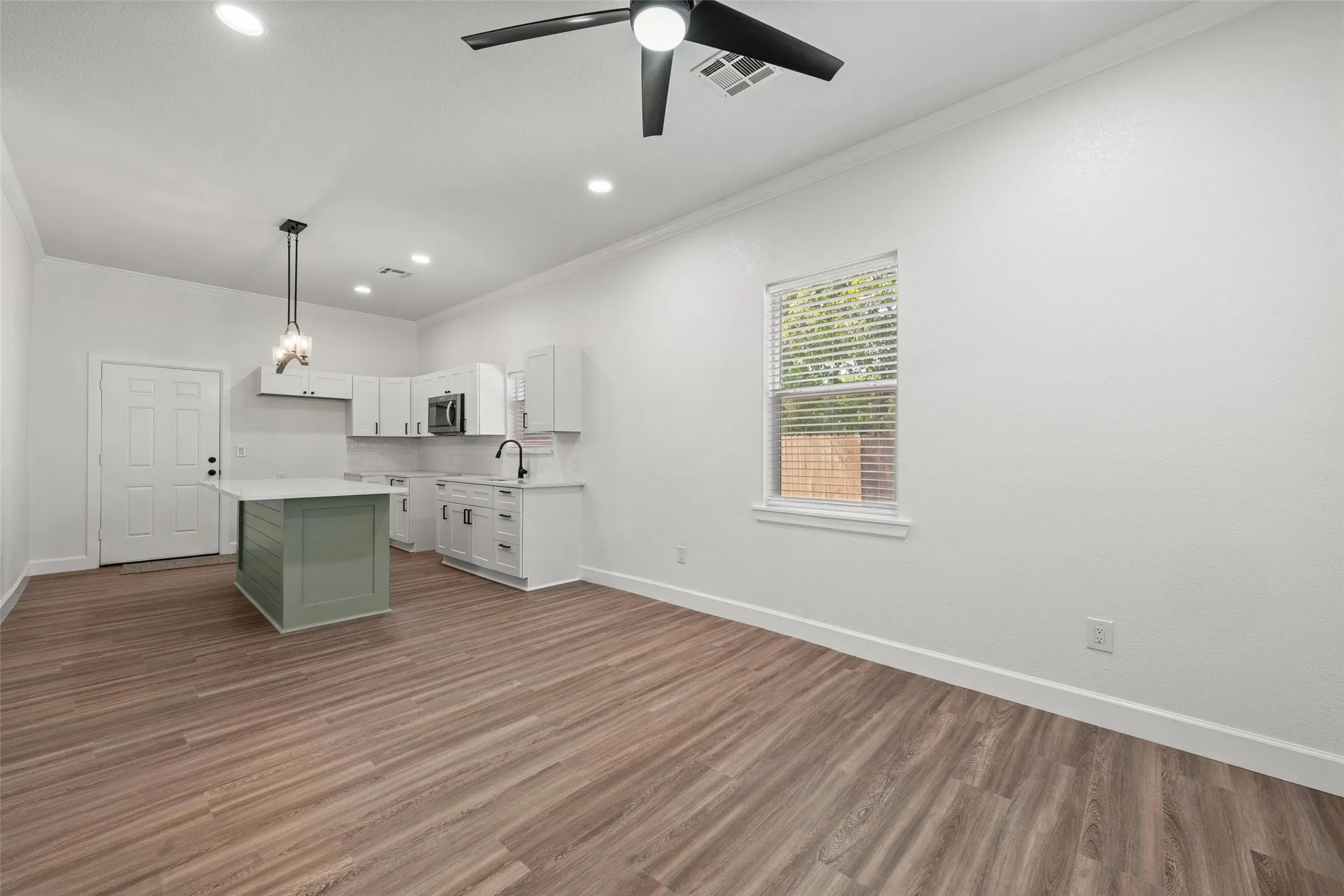 Single Family Residence For Sale in Mc Lennan County , 2415 S 9th Street, Waco, Texas 76706, 3 Bedroom, 2 Bathroom, Garage spaces, 1,160 Sqft, built in 1950, mls#21392212, Real Estate Agent in Waco, Homes For Sale in Mc Lennan county, Homes For Sale in Waco, Realtor in Waco Texas, Real Estate Brokerage Independent Realty Texas, Luminita Cordes Realtor