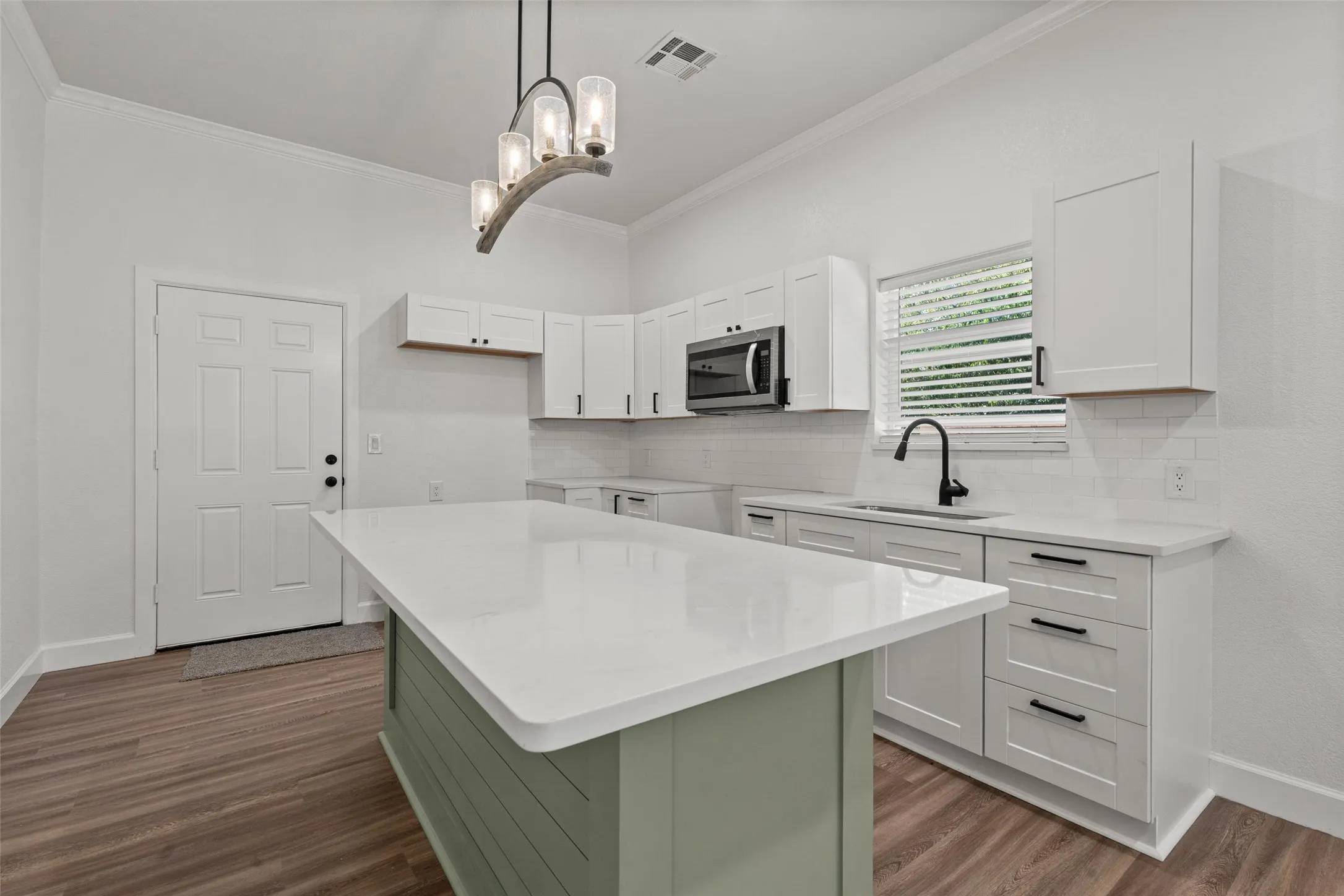 Single Family Residence For Sale in Mc Lennan County , 2415 S 9th Street, Waco, Texas 76706, 3 Bedroom, 2 Bathroom, Garage spaces, 1,160 Sqft, built in 1950, mls#21392212, Real Estate Agent in Waco, Homes For Sale in Mc Lennan county, Homes For Sale in Waco, Realtor in Waco Texas, Real Estate Brokerage Independent Realty Texas, Luminita Cordes Realtor