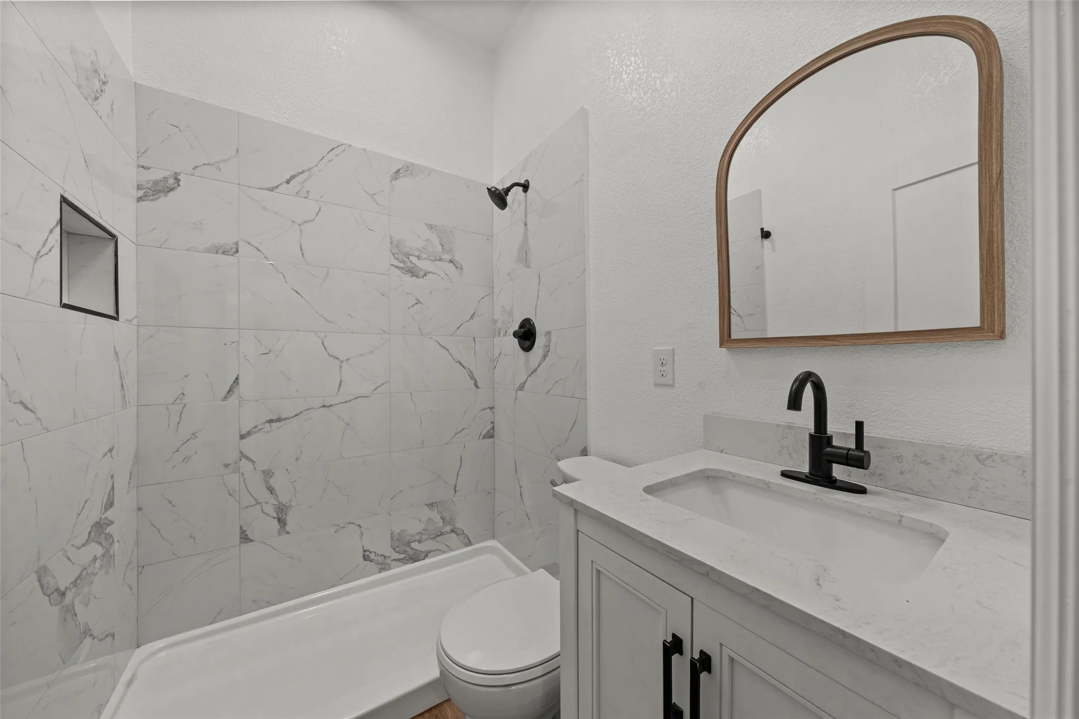 Single Family Residence For Sale in Mc Lennan County , 2415 S 9th Street, Waco, Texas 76706, 3 Bedroom, 2 Bathroom, Garage spaces, 1,160 Sqft, built in 1950, mls#21392212, Real Estate Agent in Waco, Homes For Sale in Mc Lennan county, Homes For Sale in Waco, Realtor in Waco Texas, Real Estate Brokerage Independent Realty Texas, Luminita Cordes Realtor
