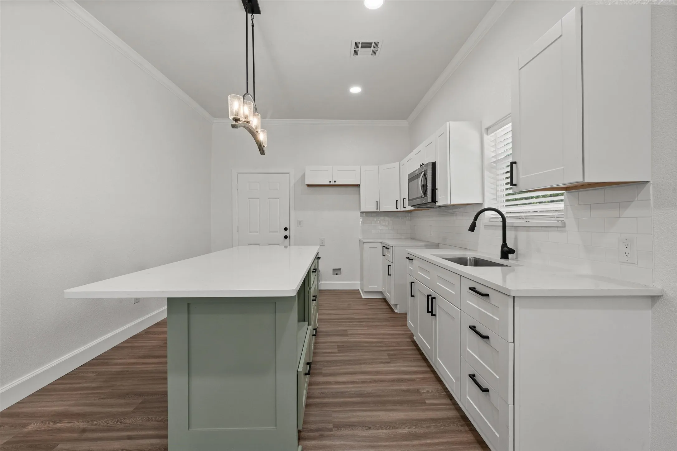Single Family Residence For Sale in Mc Lennan County , 2415 S 9th Street, Waco, Texas 76706, 3 Bedroom, 2 Bathroom, Garage spaces, 1,160 Sqft, built in 1950, mls#21392212, Real Estate Agent in Waco, Homes For Sale in Mc Lennan county, Homes For Sale in Waco, Realtor in Waco Texas, Real Estate Brokerage Independent Realty Texas, Luminita Cordes Realtor