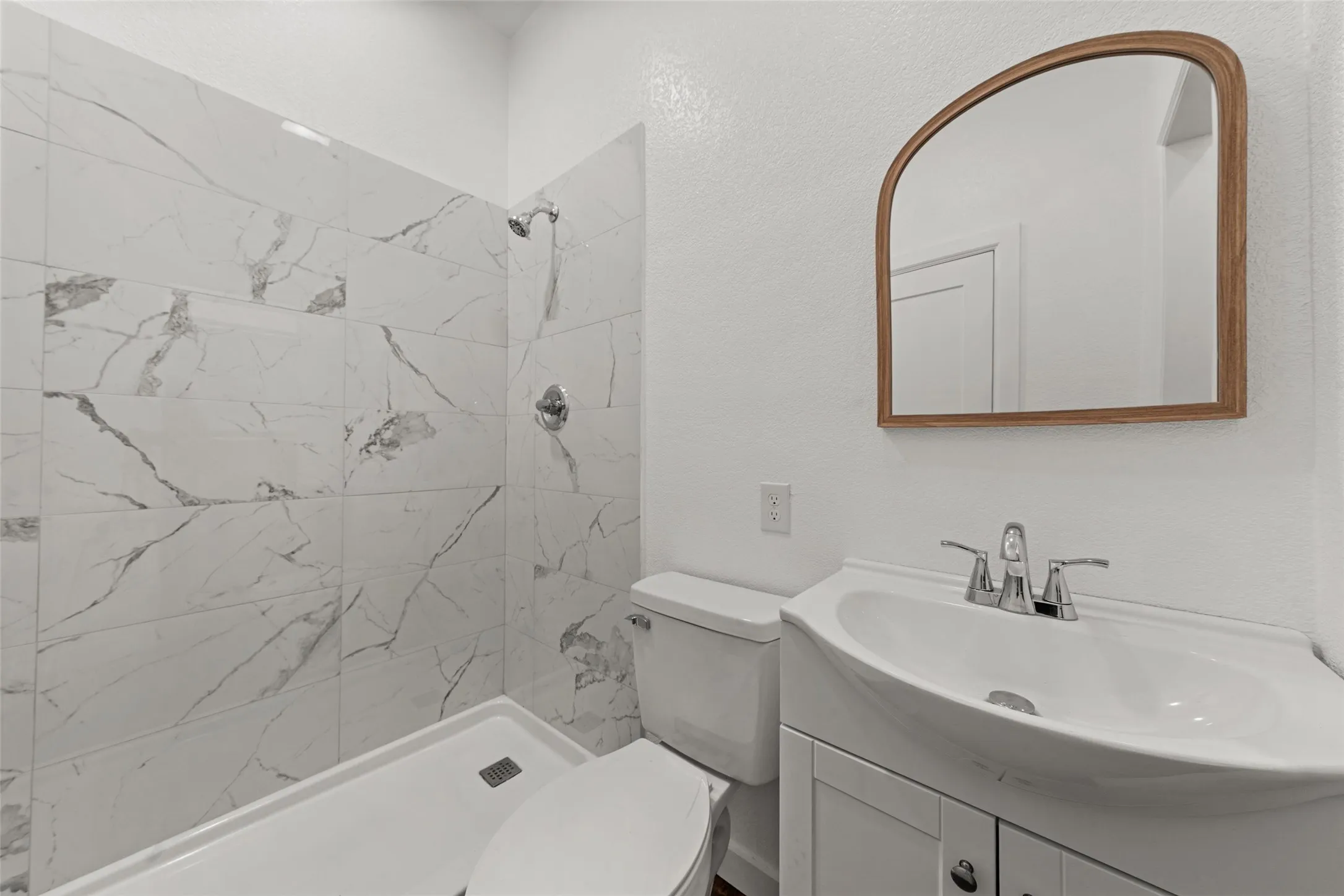 Single Family Residence For Sale in Mc Lennan County , 2415 S 9th Street, Waco, Texas 76706, 3 Bedroom, 2 Bathroom, Garage spaces, 1,160 Sqft, built in 1950, mls#21392212, Real Estate Agent in Waco, Homes For Sale in Mc Lennan county, Homes For Sale in Waco, Realtor in Waco Texas, Real Estate Brokerage Independent Realty Texas, Luminita Cordes Realtor