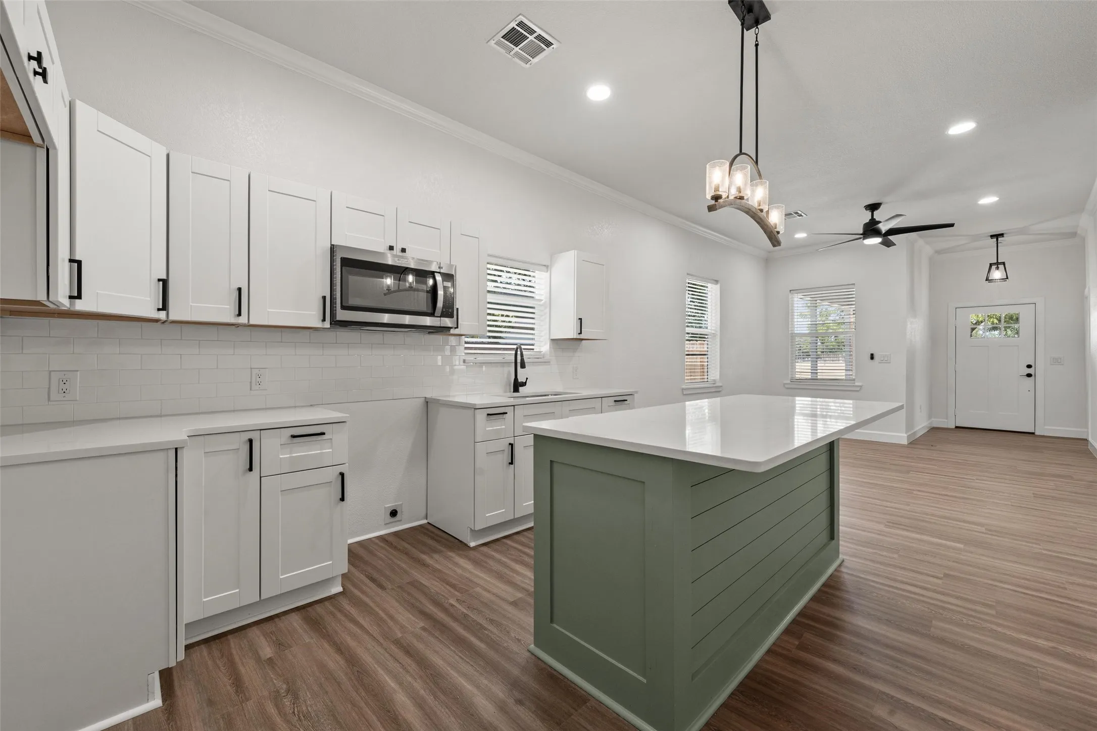 Single Family Residence For Sale in Mc Lennan County , 2415 S 9th Street, Waco, Texas 76706, 3 Bedroom, 2 Bathroom, Garage spaces, 1,160 Sqft, built in 1950, mls#21392212, Real Estate Agent in Waco, Homes For Sale in Mc Lennan county, Homes For Sale in Waco, Realtor in Waco Texas, Real Estate Brokerage Independent Realty Texas, Luminita Cordes Realtor