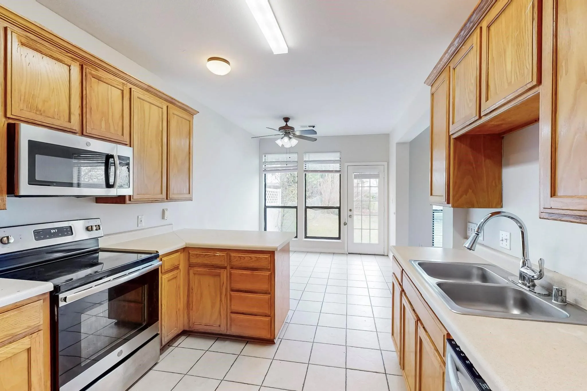 Duplex For Rent in Tarrant County , 8000 Arbor Avenue, Fort Worth, Texas 76116, 3 Bedroom, 3 Bathroom, 2 Garage spaces, 1,378 Sqft, built in 2003, mls#21392370, Real Estate Agent in Fort Worth, Homes For Rent in Tarrant county, Homes For Rent in Fort Worth, Realtor in Fort Worth Texas, Real Estate Brokerage Independent Realty Texas, Luminita Cordes Realtor