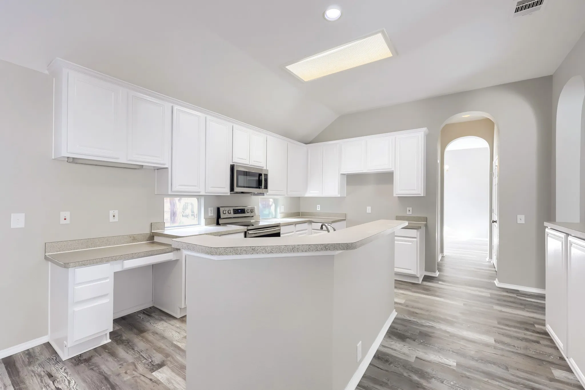 Single Family Residence For Sale in Johnson County , 605 Oakbrook Drive, Burleson, Texas 76028, 4 Bedroom, 2 Bathroom, 2 Garage spaces, 2,532 Sqft, built in 2001, mls#21383867, Real Estate Agent in Burleson, Homes For Sale in Johnson county, Homes For Sale in Burleson, Realtor in Burleson Texas, Real Estate Brokerage Independent Realty Texas, Luminita Cordes Realtor