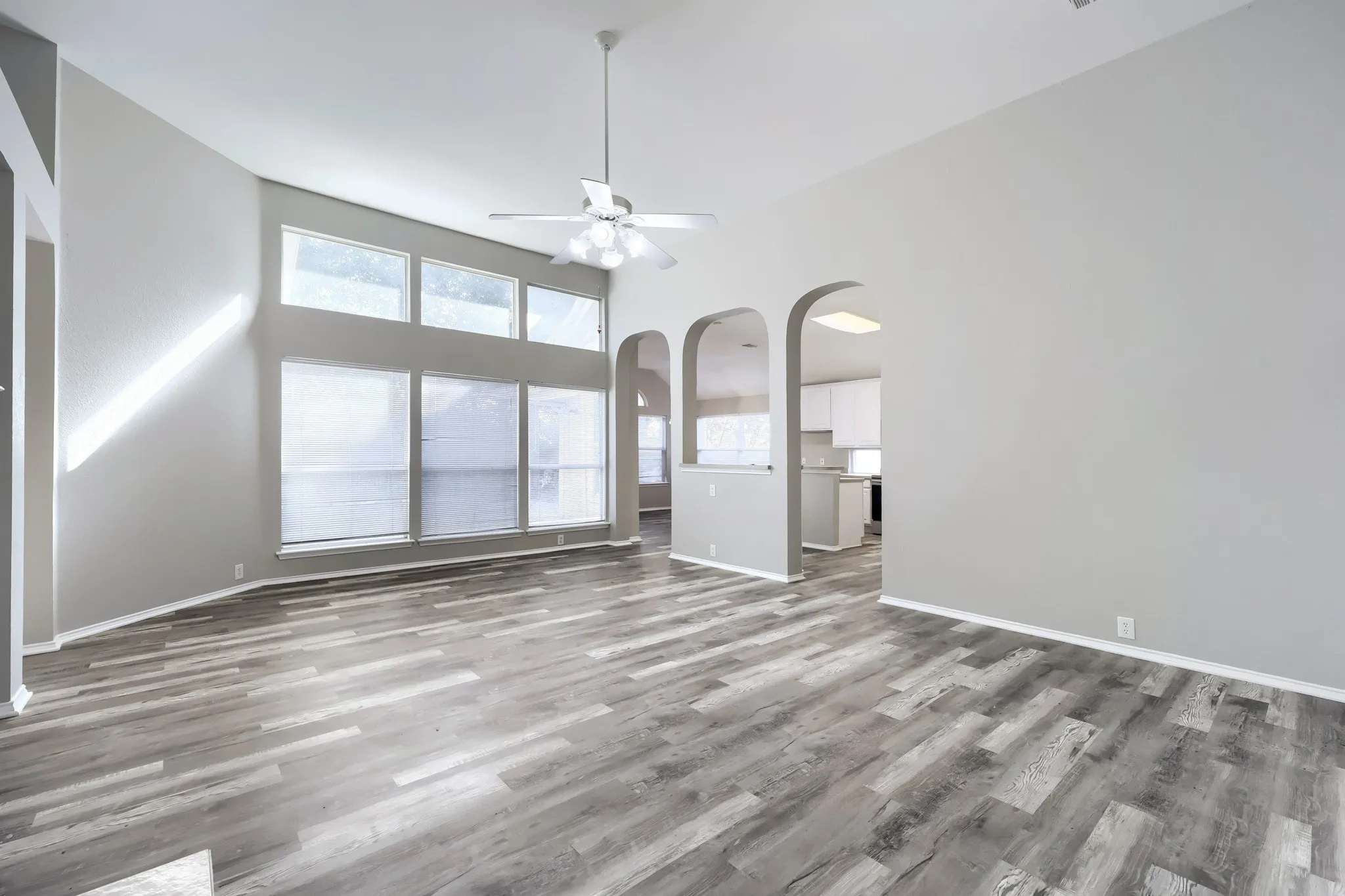 Single Family Residence For Sale in Johnson County , 605 Oakbrook Drive, Burleson, Texas 76028, 4 Bedroom, 2 Bathroom, 2 Garage spaces, 2,532 Sqft, built in 2001, mls#21383867, Real Estate Agent in Burleson, Homes For Sale in Johnson county, Homes For Sale in Burleson, Realtor in Burleson Texas, Real Estate Brokerage Independent Realty Texas, Luminita Cordes Realtor
