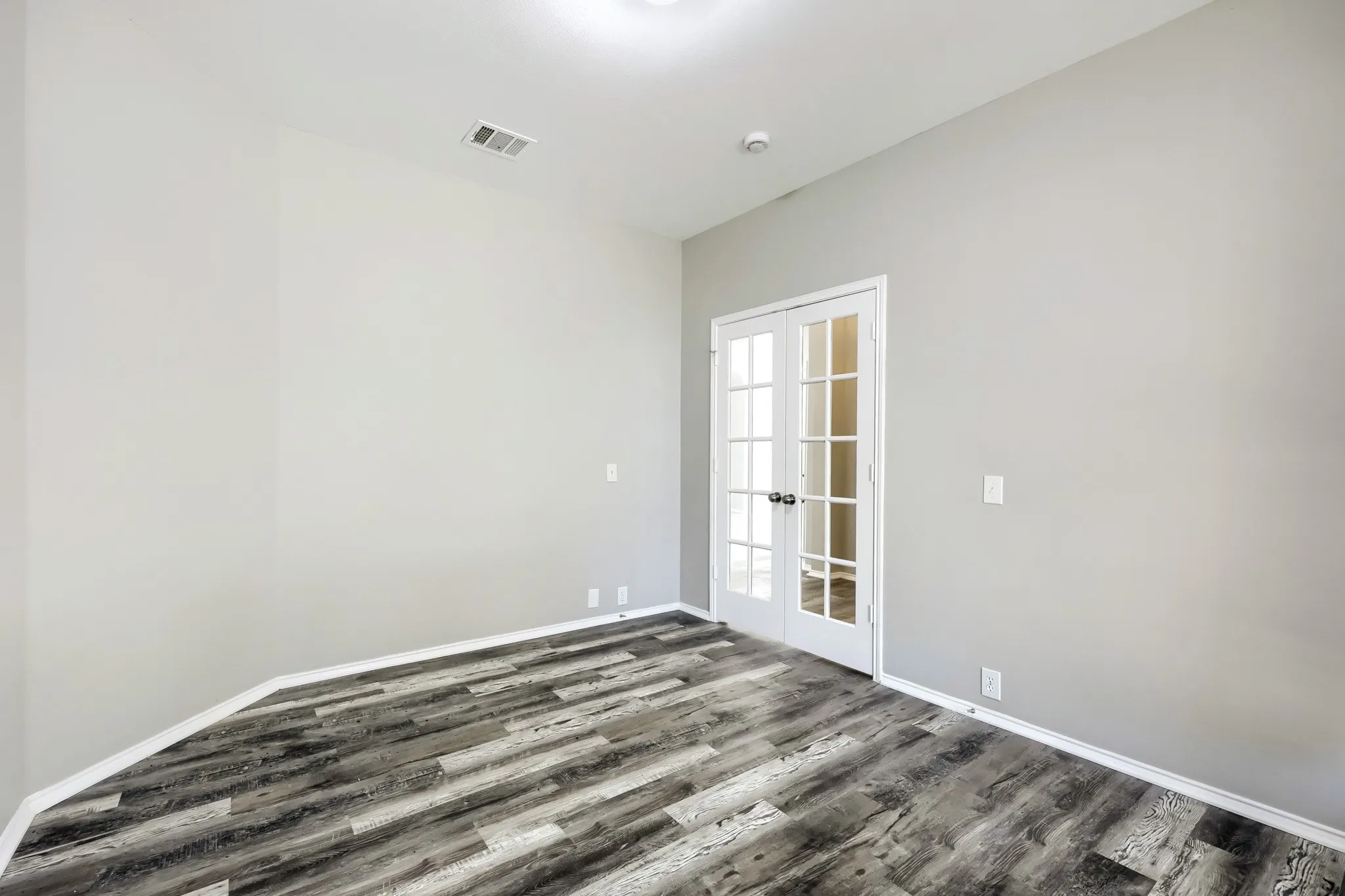 Single Family Residence For Sale in Johnson County , 605 Oakbrook Drive, Burleson, Texas 76028, 4 Bedroom, 2 Bathroom, 2 Garage spaces, 2,532 Sqft, built in 2001, mls#21383867, Real Estate Agent in Burleson, Homes For Sale in Johnson county, Homes For Sale in Burleson, Realtor in Burleson Texas, Real Estate Brokerage Independent Realty Texas, Luminita Cordes Realtor