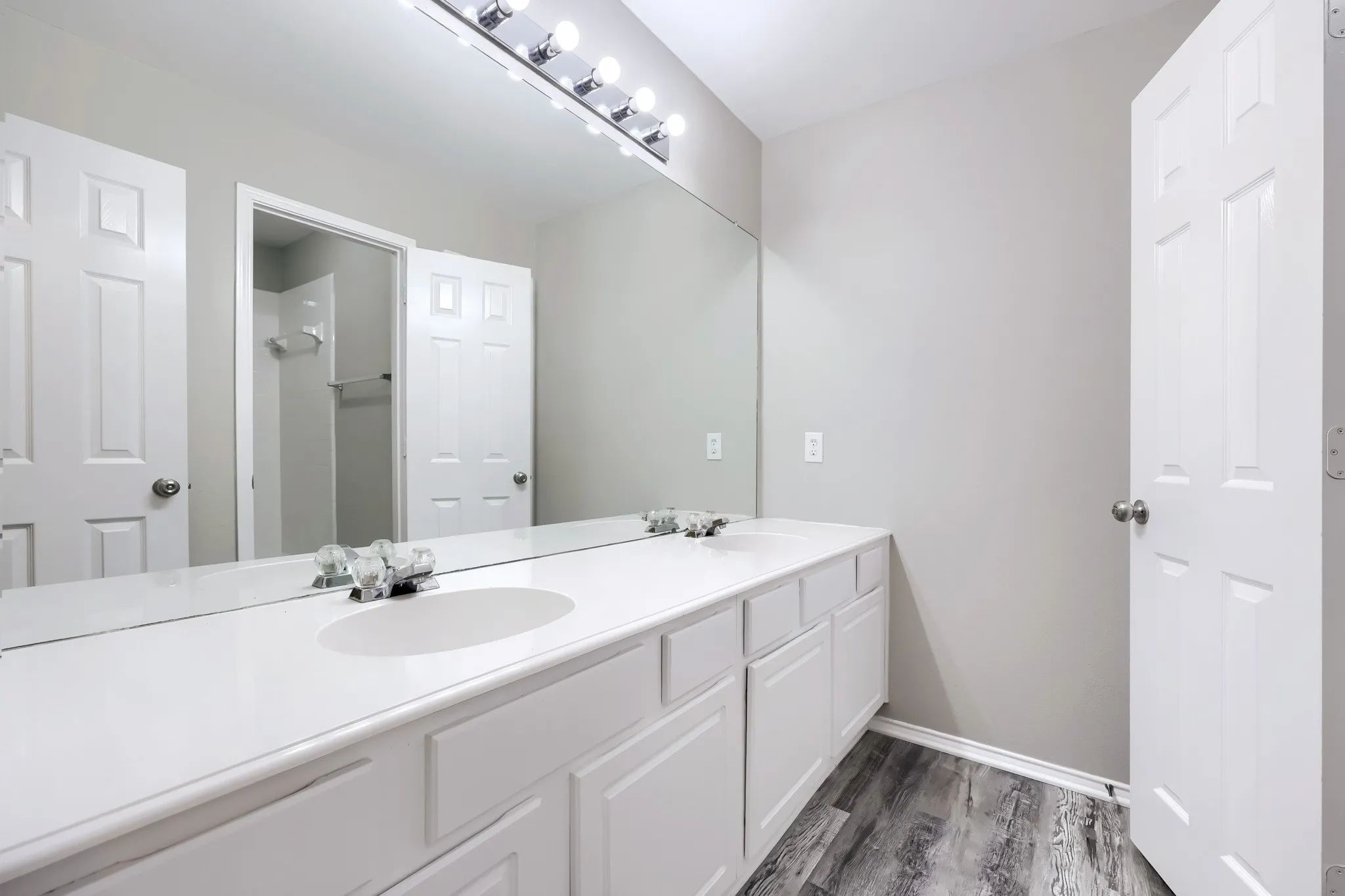 Single Family Residence For Sale in Johnson County , 605 Oakbrook Drive, Burleson, Texas 76028, 4 Bedroom, 2 Bathroom, 2 Garage spaces, 2,532 Sqft, built in 2001, mls#21383867, Real Estate Agent in Burleson, Homes For Sale in Johnson county, Homes For Sale in Burleson, Realtor in Burleson Texas, Real Estate Brokerage Independent Realty Texas, Luminita Cordes Realtor